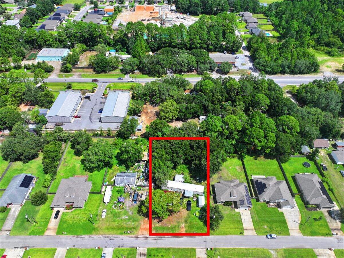 Located in a highly sought-after neighborhood in Navarre, FL, this large lot presents a fantastic opportunity for new construction or investment. Surrounded by homes that have historically sold for over $400,000, this property offers strong potential for future value growth.The lot currently features a 1992 mobile home and a 1994 garage, with full utilities hooked up and in livable condition. While these structures are not factored into the list price, they can either remain with the property or be removed by the seller based on buyer preference.Don't miss this chance to build your dream home or capitalize on a solid investment in one of Navarre's most desirable areas.