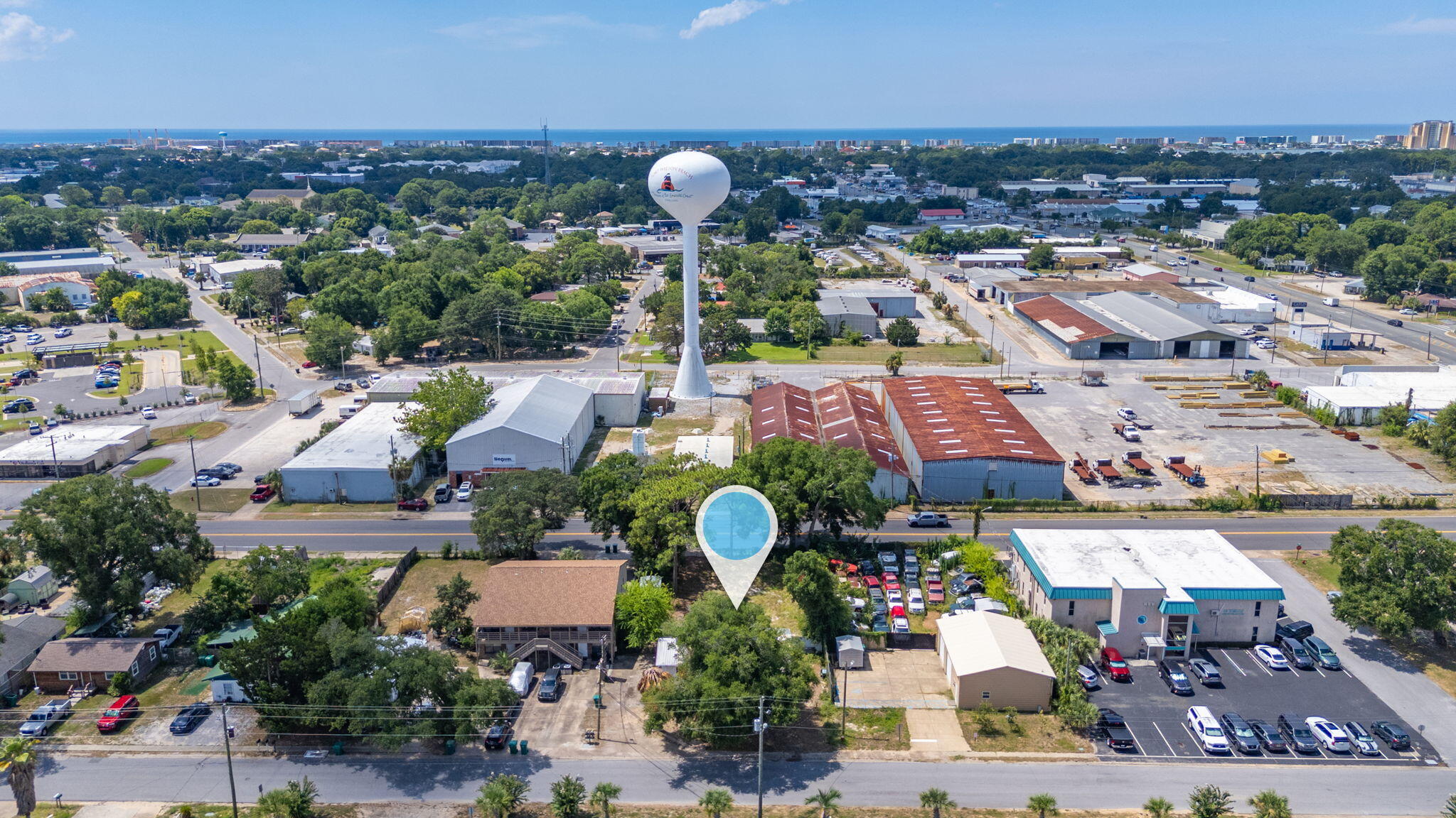 Main image without alt text