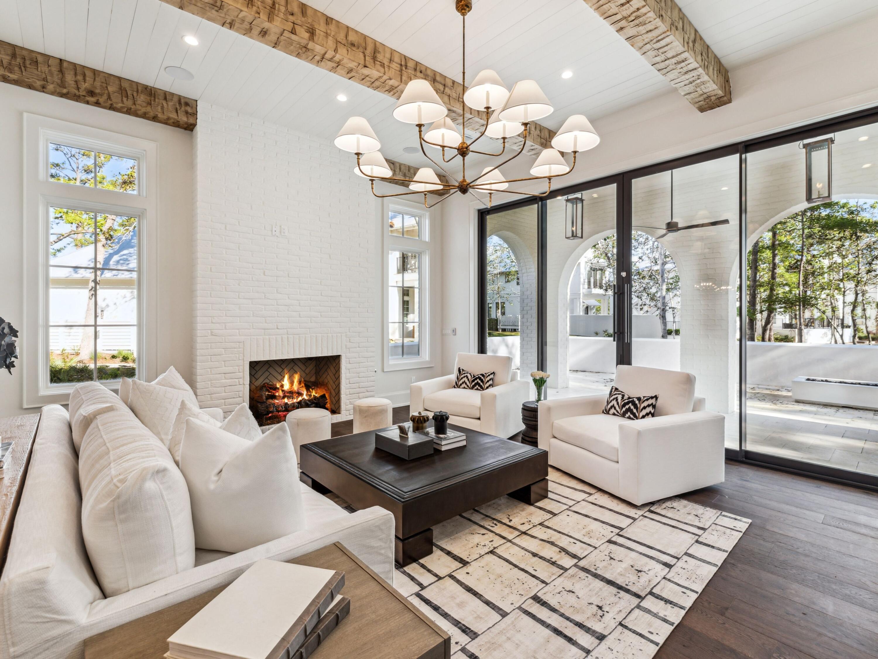 CHURCHILL OAKS - Residential