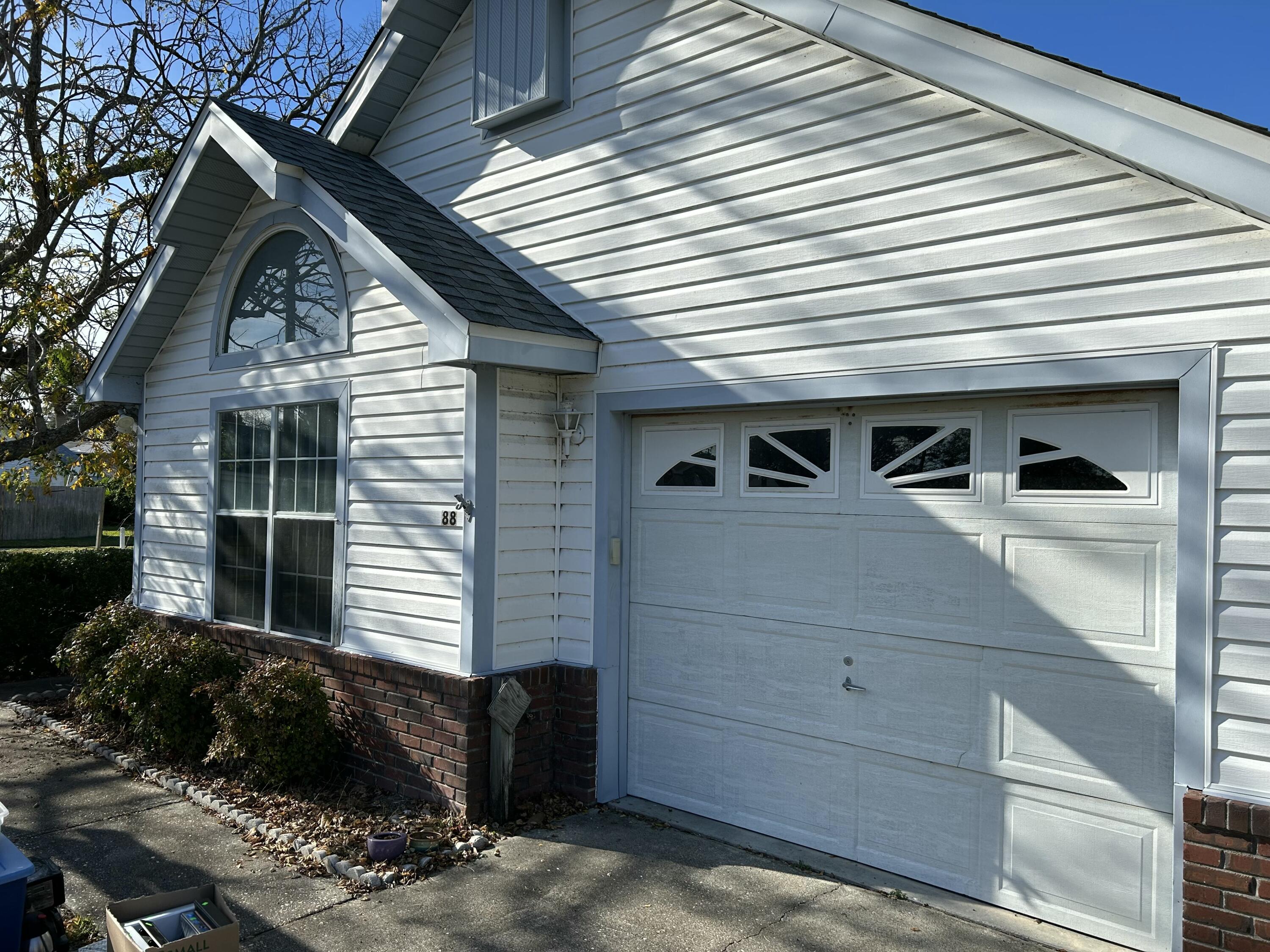 Great opportunity in Destin! This split bedroom floor plan is spacious with vaulted ceilings in living room and primary bedroom. Large walk in closet. The lot has two driveways, one that pulls into the backyard for boat, RV, or vehicle storage. The home does need some TLC but has a 2022 roof. One car garage.