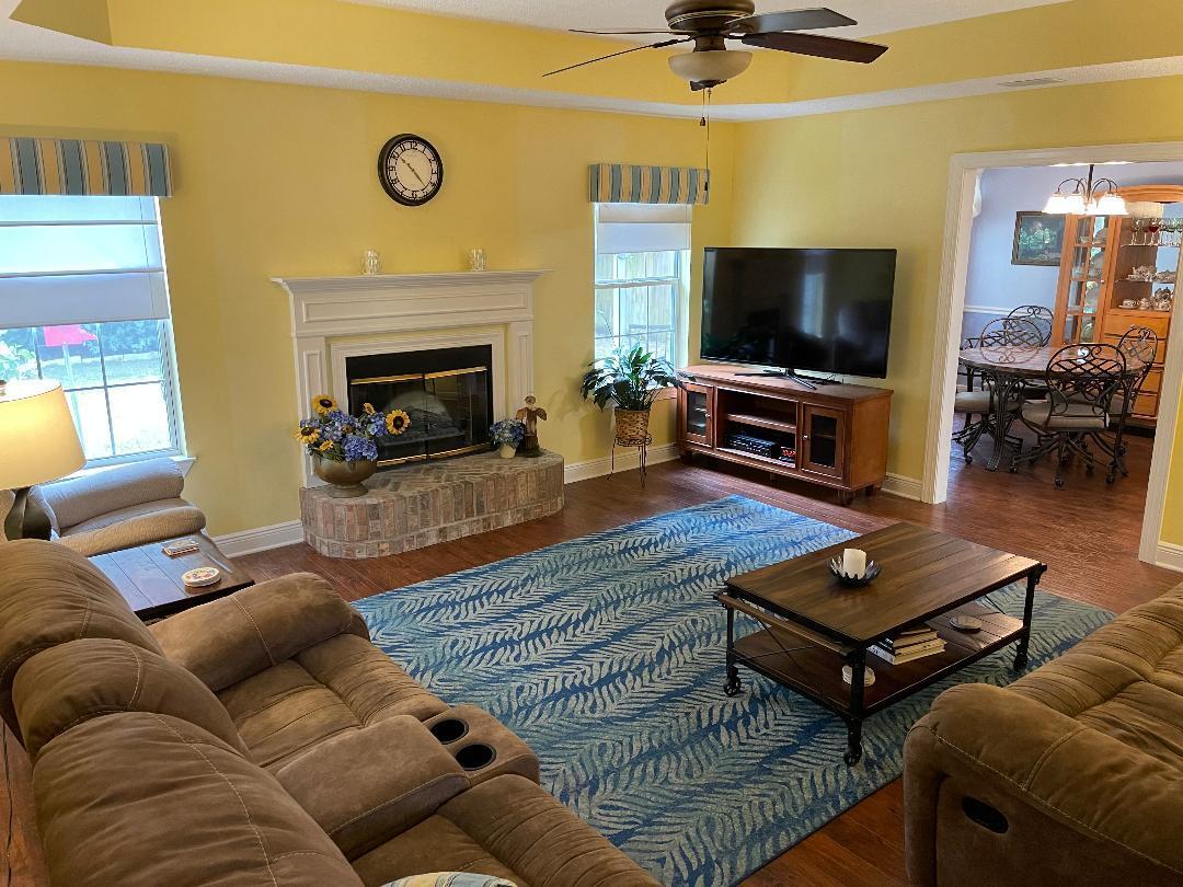 This 4BR/2BA home is perfectly located in the heart of Destin short distance to beaches, Destin Harbor, shopping, and local area favorite restaurants. Open kitchen great for entertaining with breakfast bar and separate dining room. Master Bath features Jacuzzi whirlpool tub. Covered back patio with spacious backyard. Seller will allow occupancy after March 31, 2022.