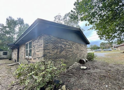 A home in DeFuniak Springs