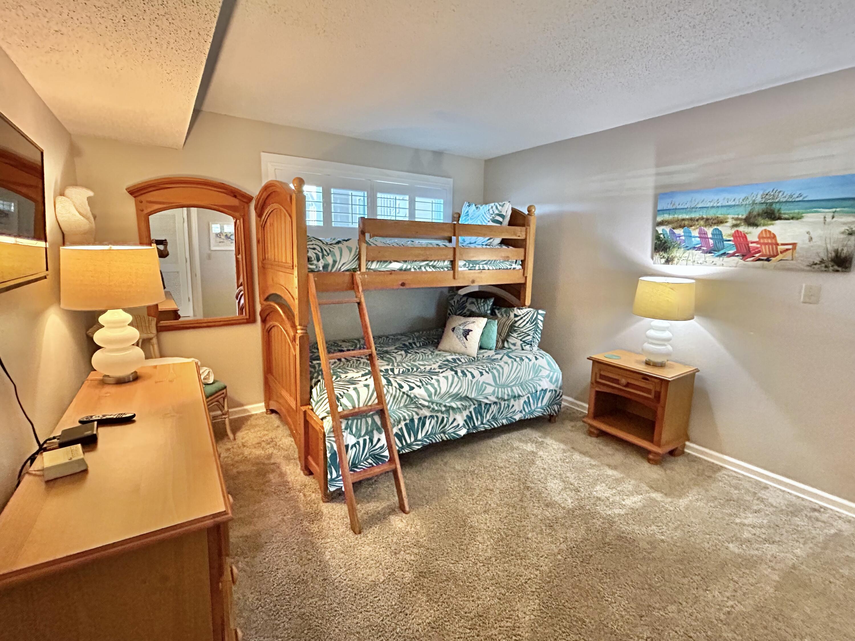 ISLANDER CONDO PH 1 - Residential