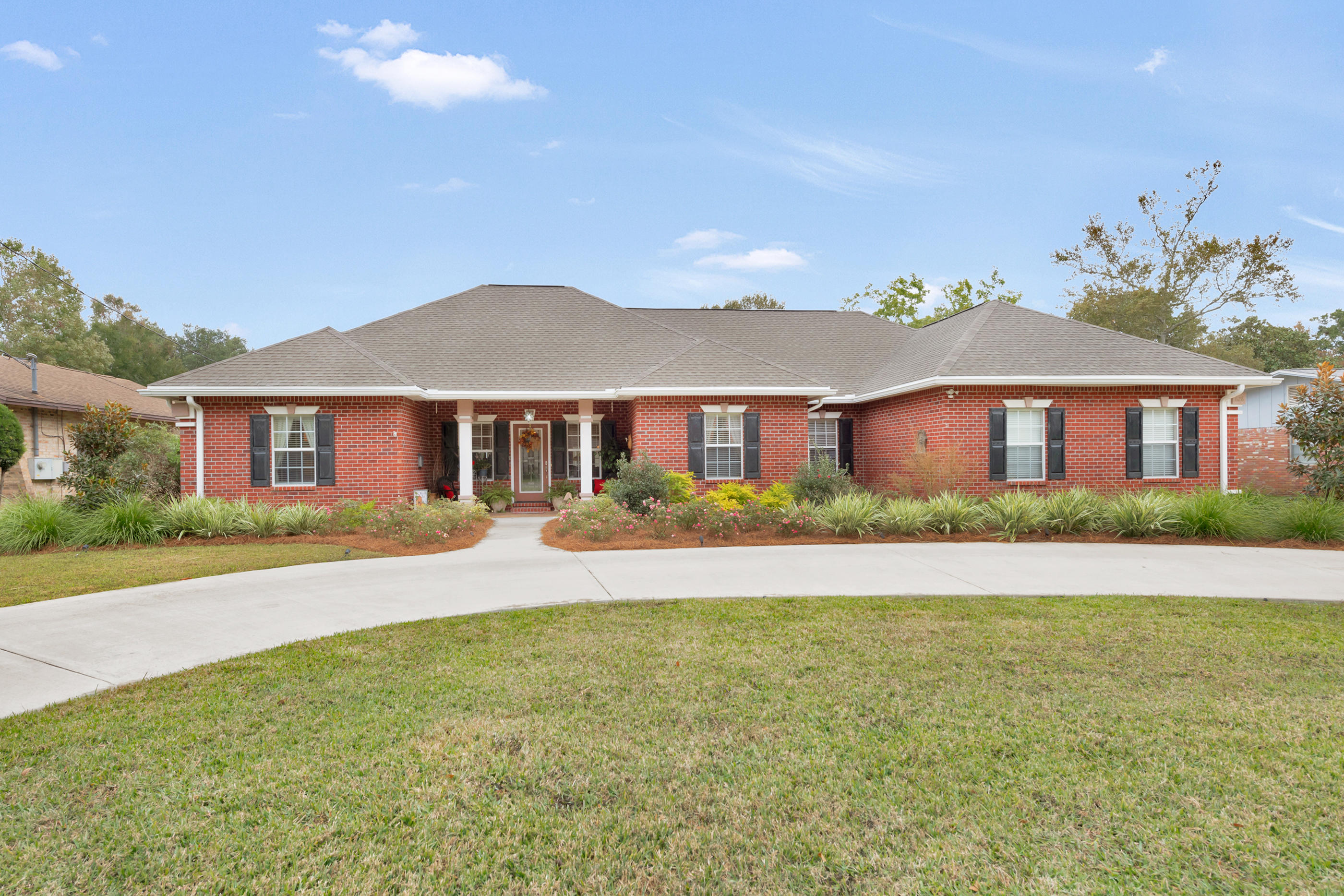 COUNTRY CLUB ESTATES 1ST ADDN - Residential