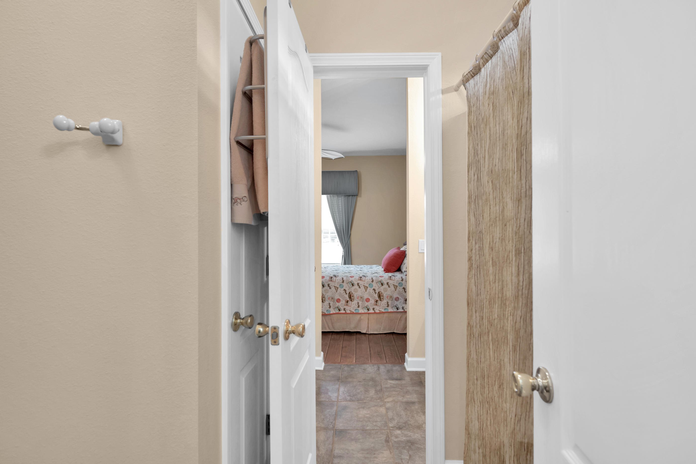 COUNTRY CLUB ESTATES 1ST ADDN - Residential