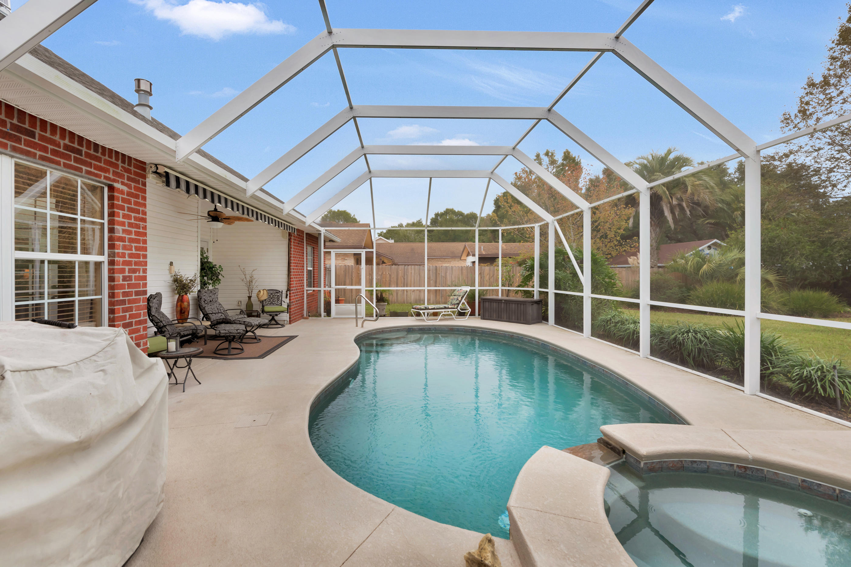 COUNTRY CLUB ESTATES 1ST ADDN - Residential