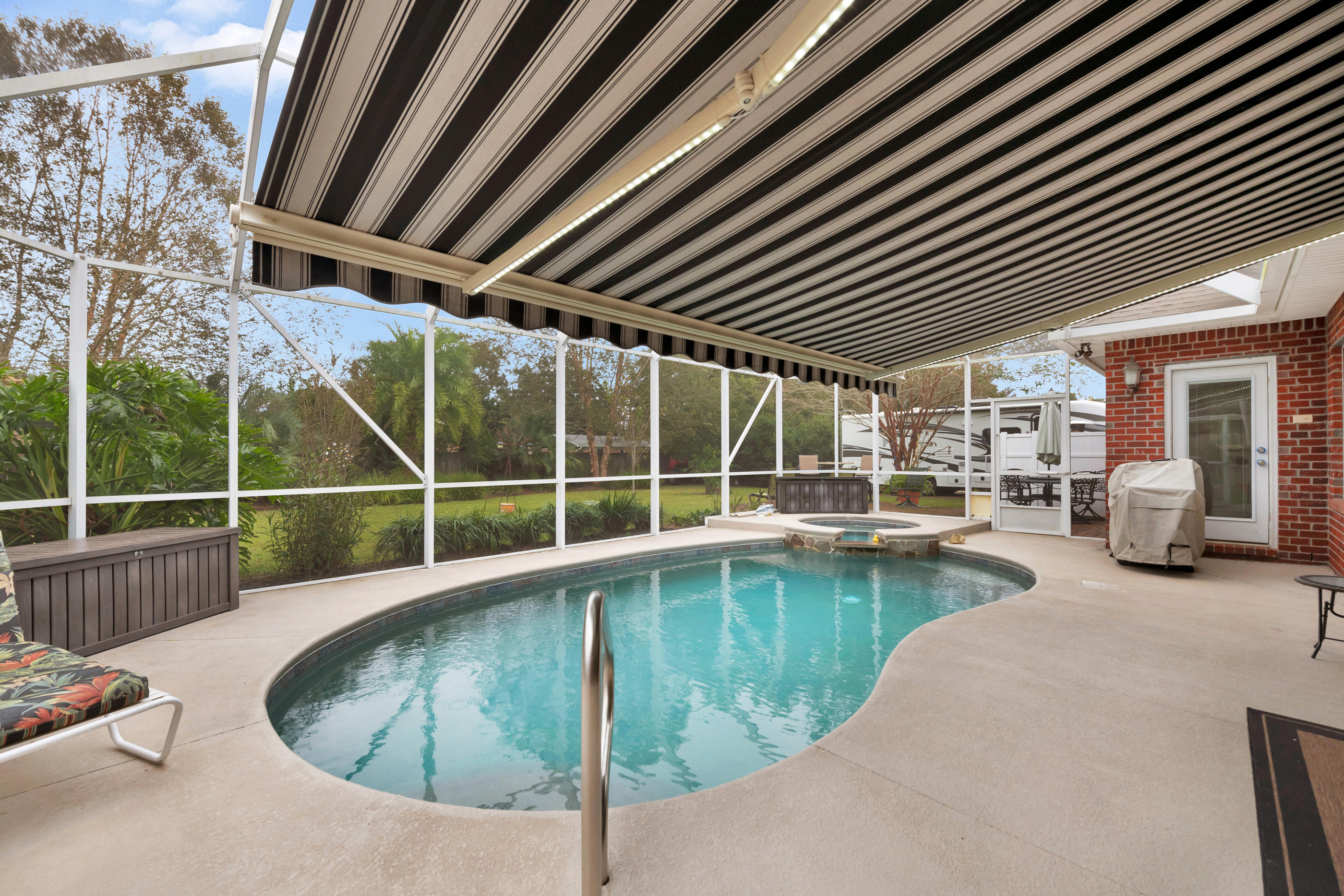 COUNTRY CLUB ESTATES 1ST ADDN - Residential