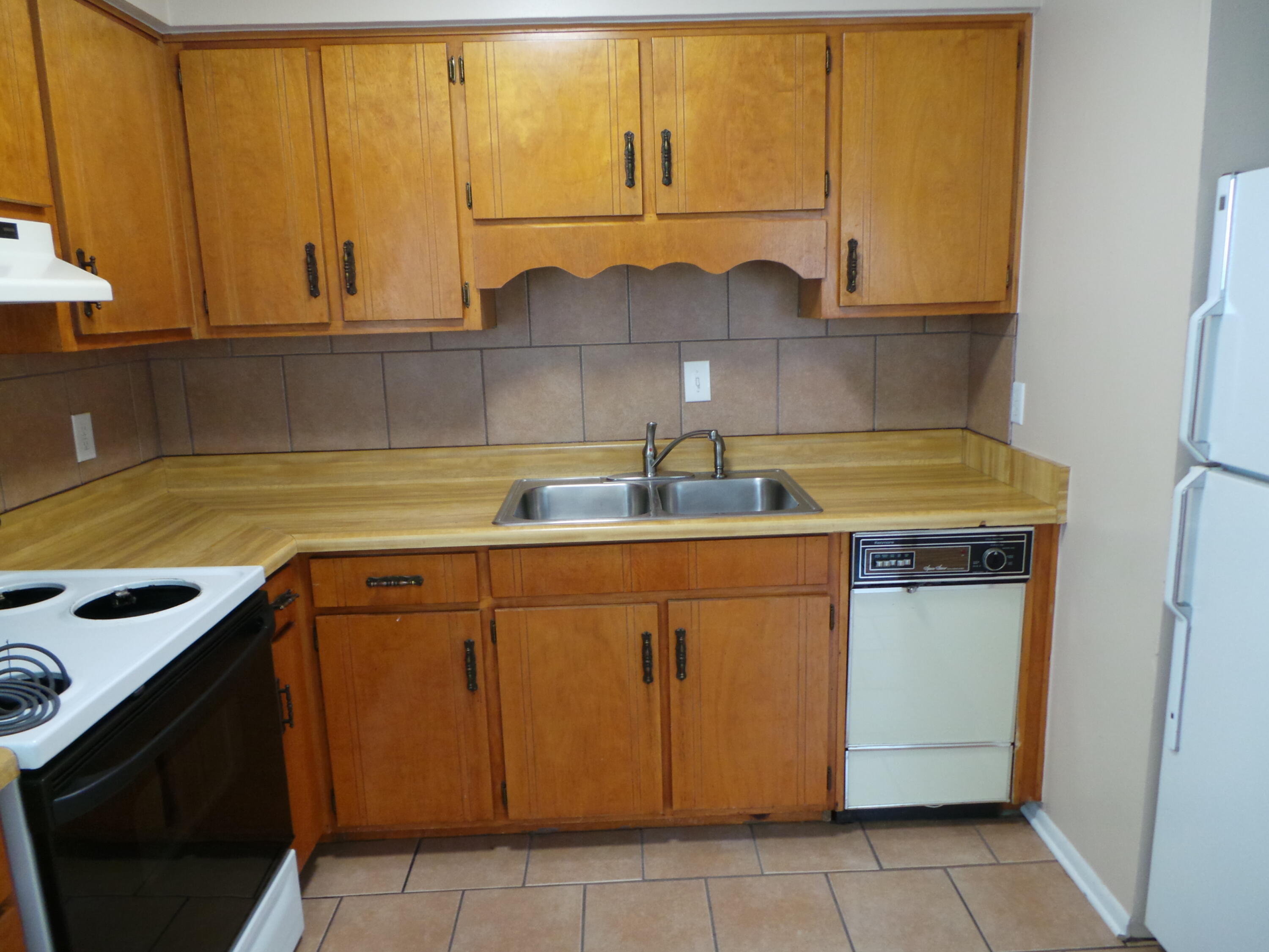 BAY BREEZE - Residential Lease