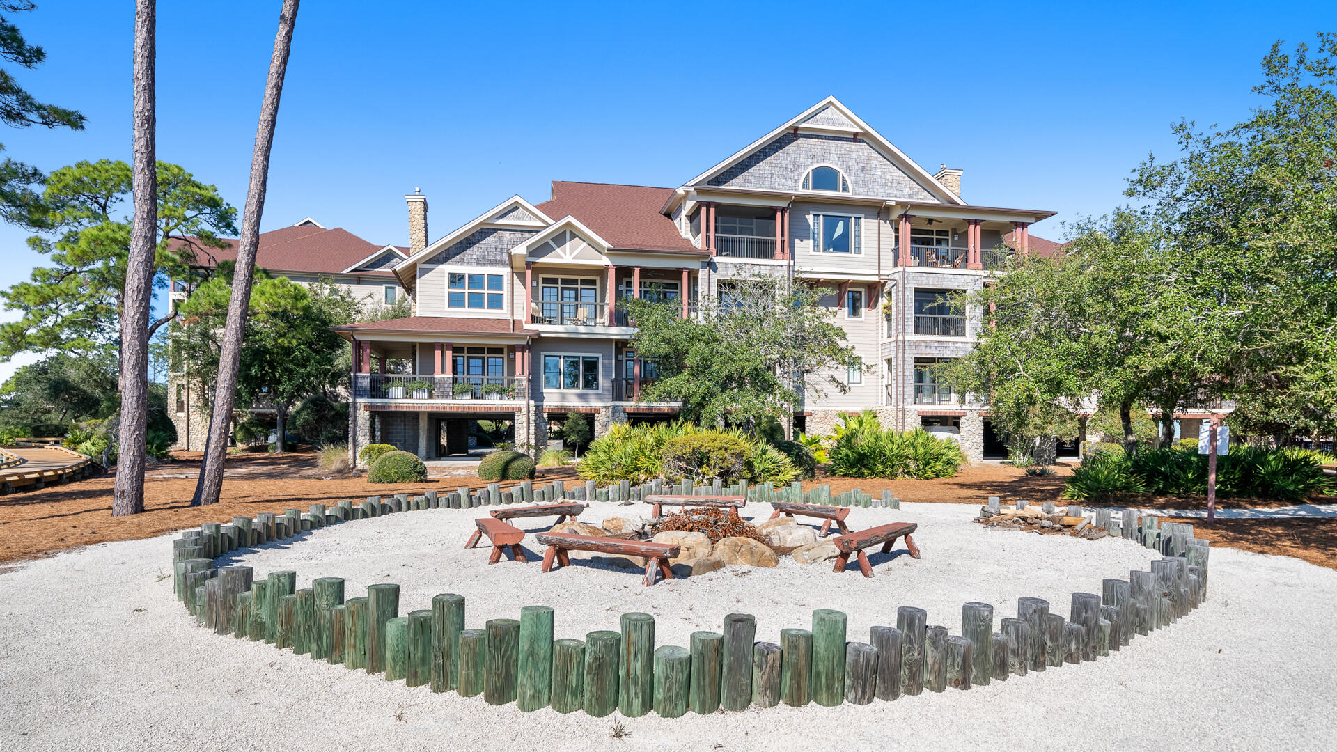 WILD HERON LAKESIDE LODGE - Residential