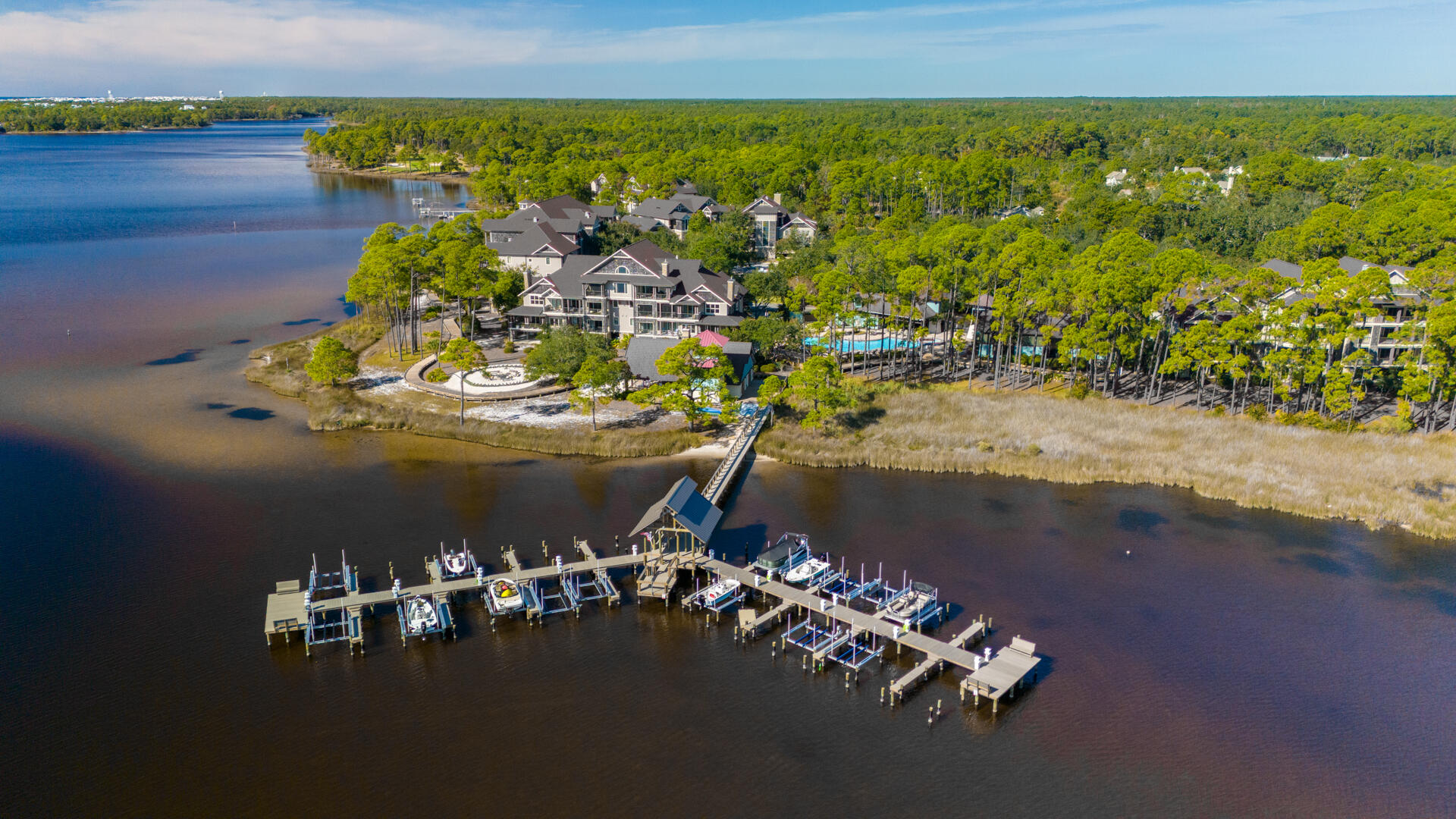WILD HERON LAKESIDE LODGE - Residential