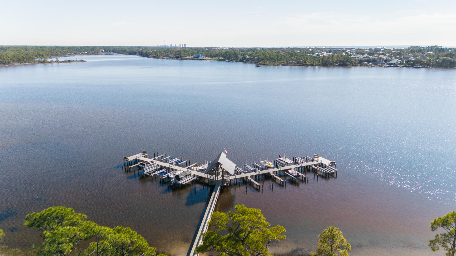 WILD HERON LAKESIDE LODGE - Residential