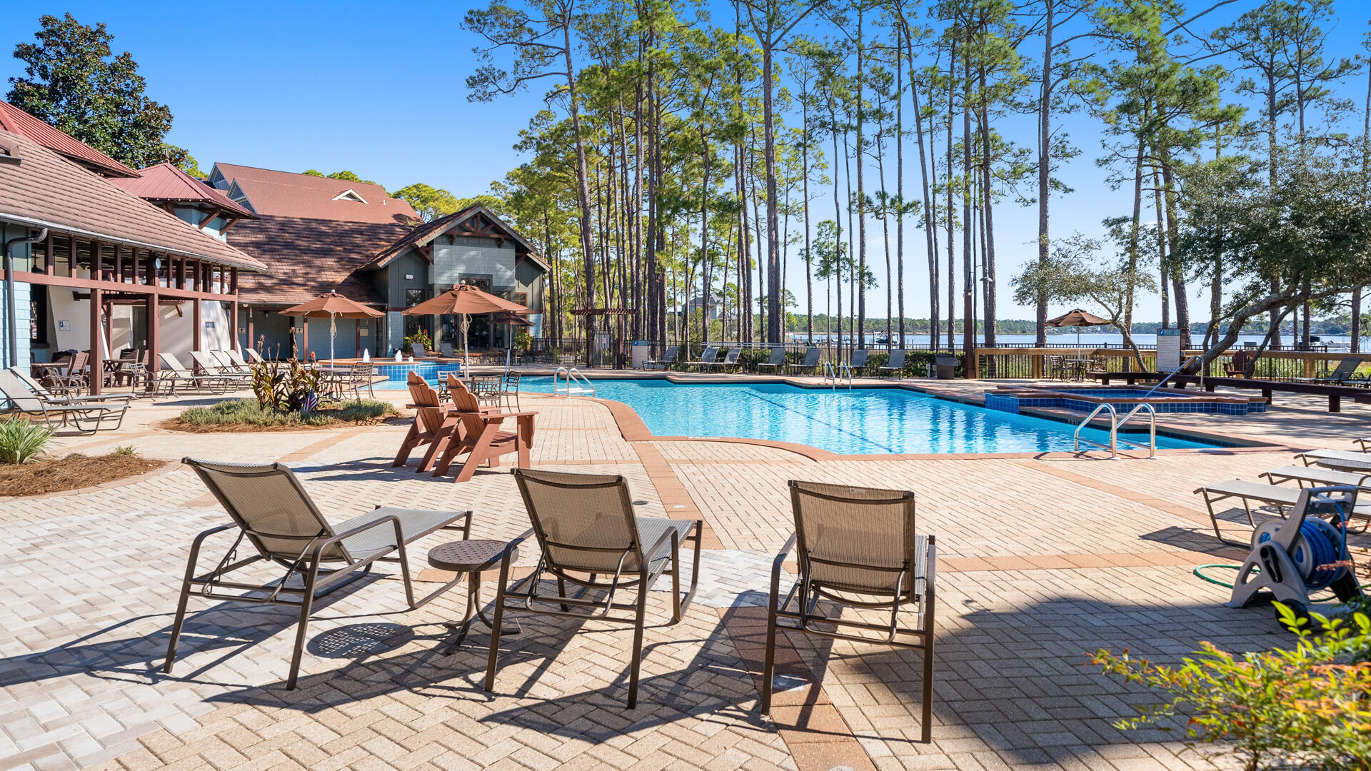 WILD HERON LAKESIDE LODGE - Residential