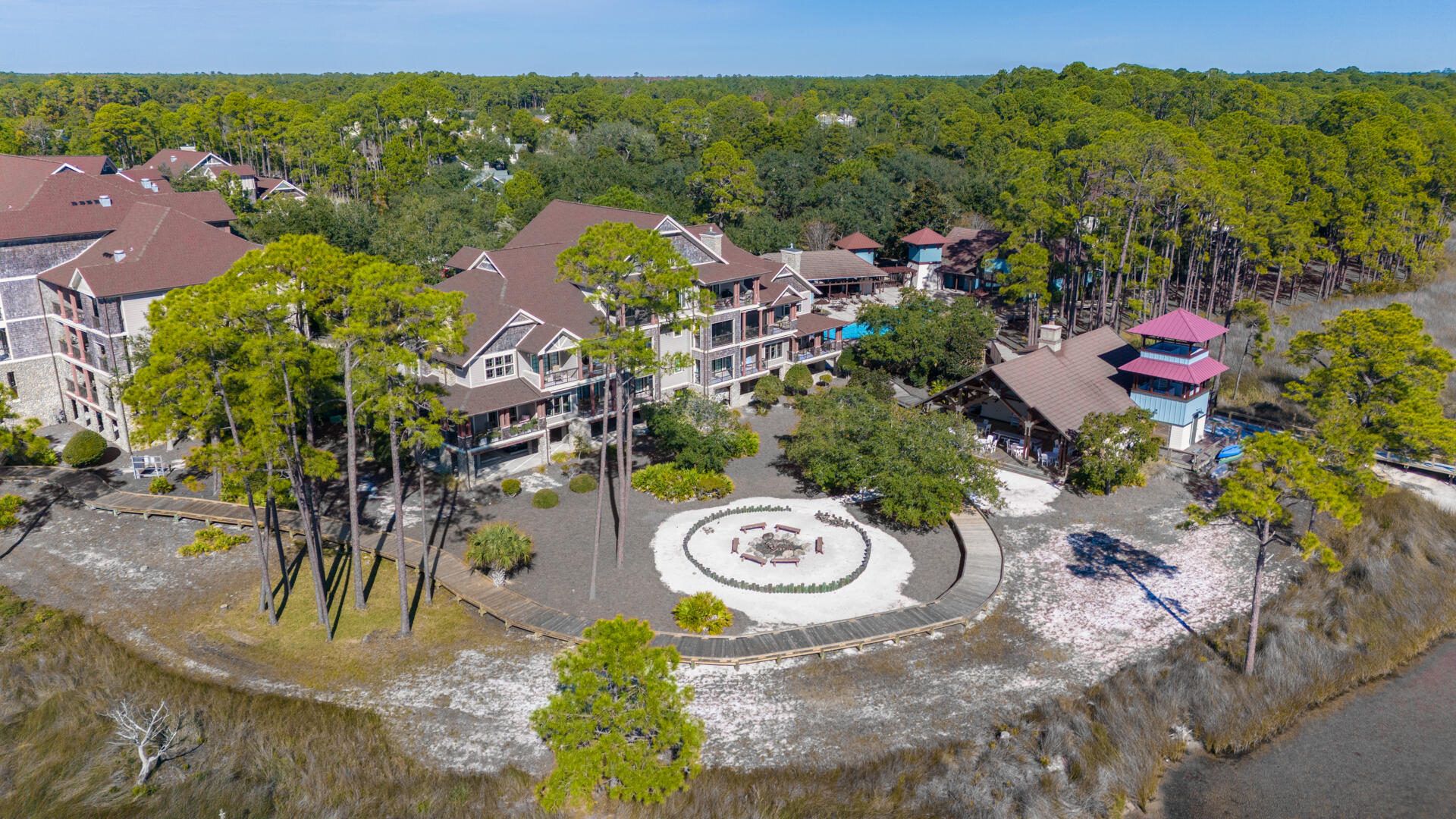 WILD HERON LAKESIDE LODGE - Residential