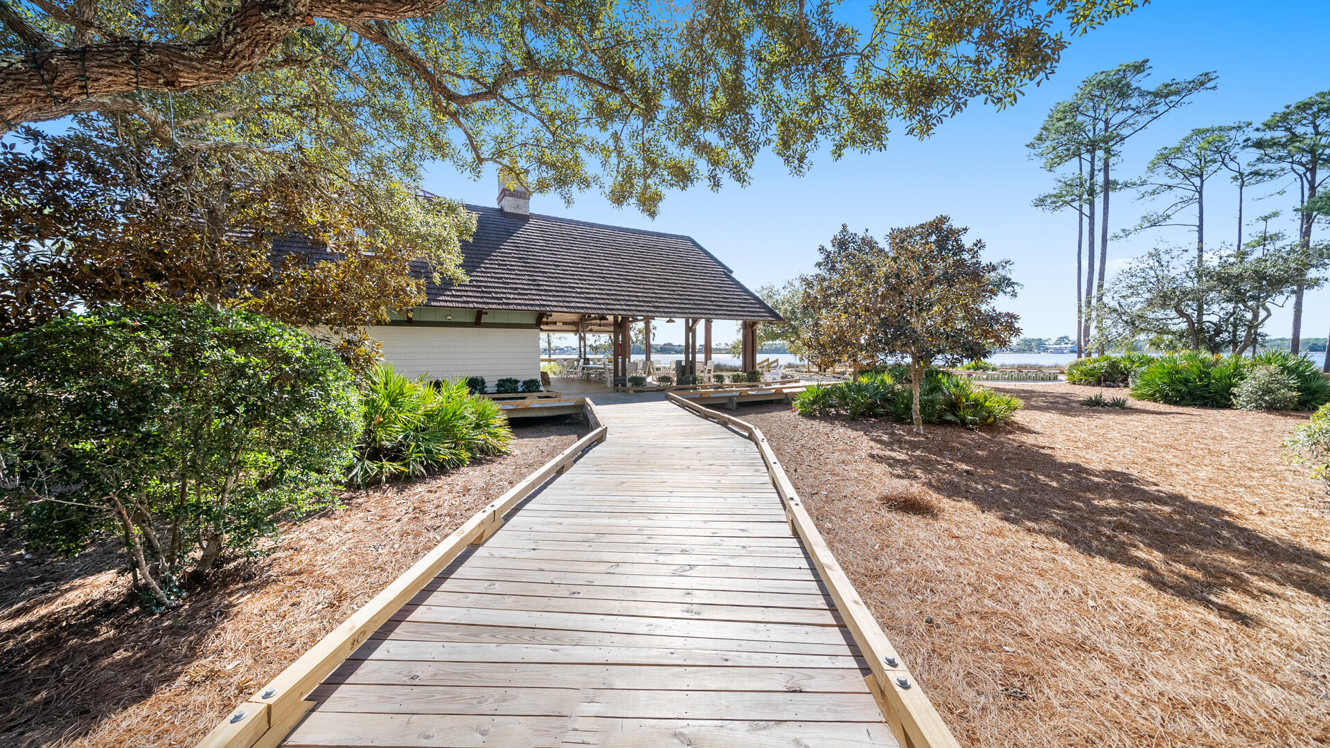 WILD HERON LAKESIDE LODGE - Residential