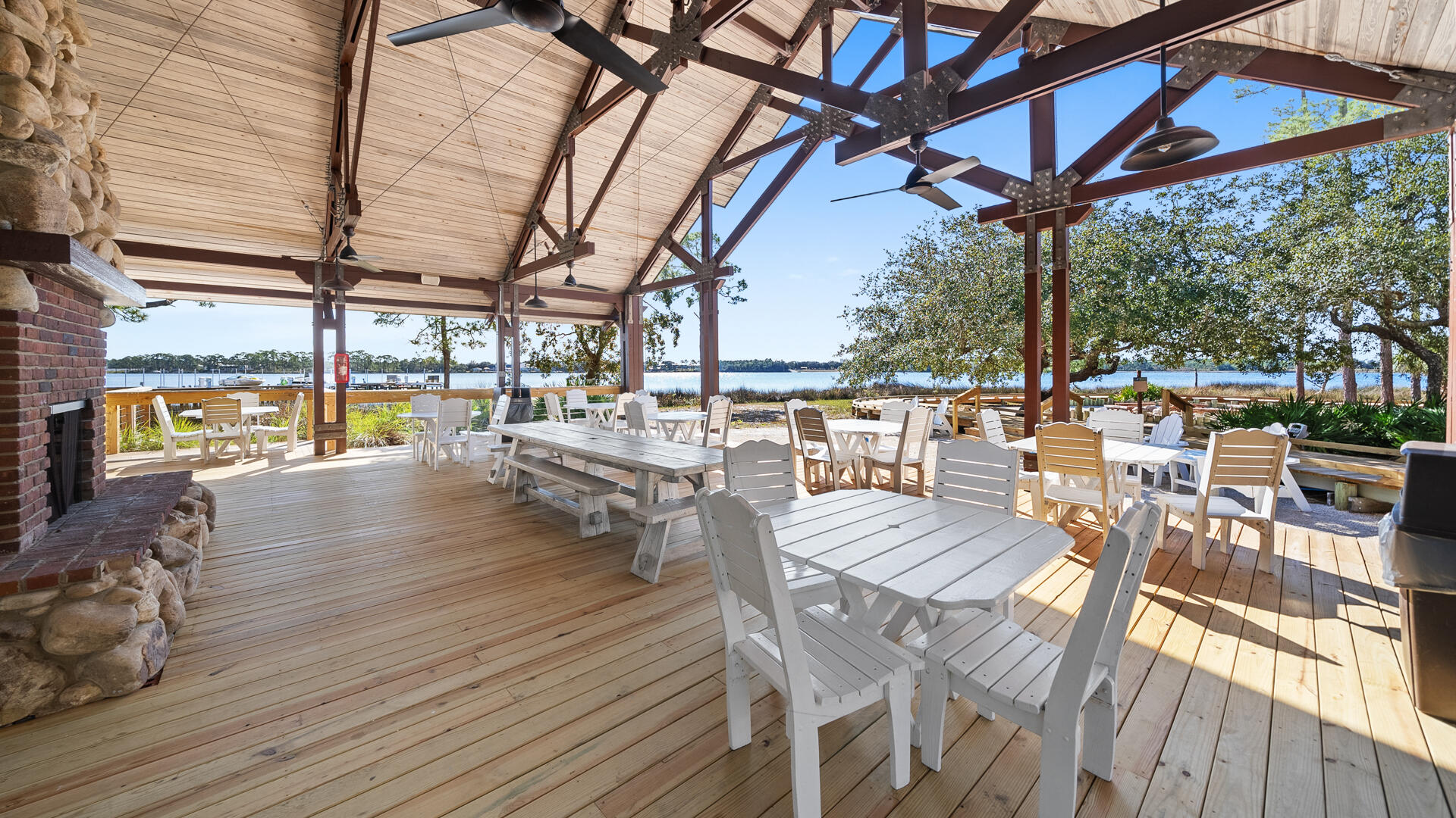 WILD HERON LAKESIDE LODGE - Residential