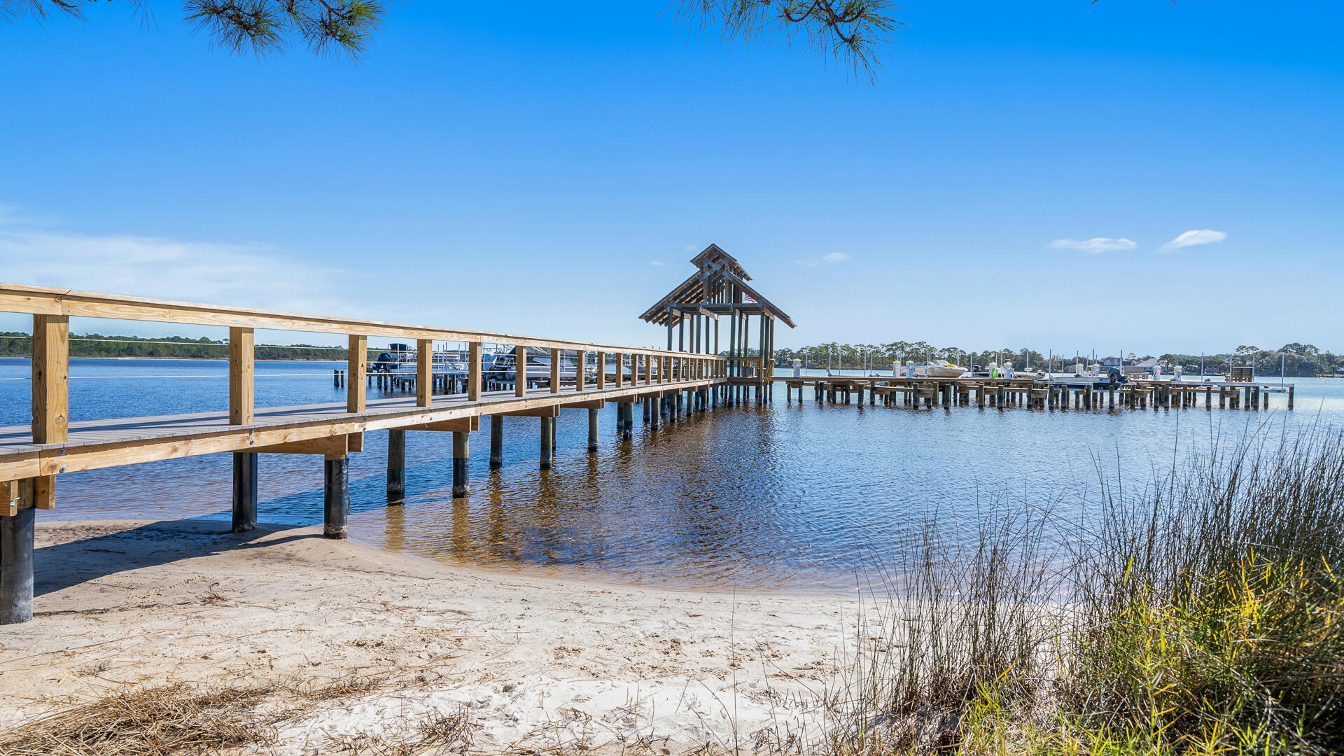 WILD HERON LAKESIDE LODGE - Residential