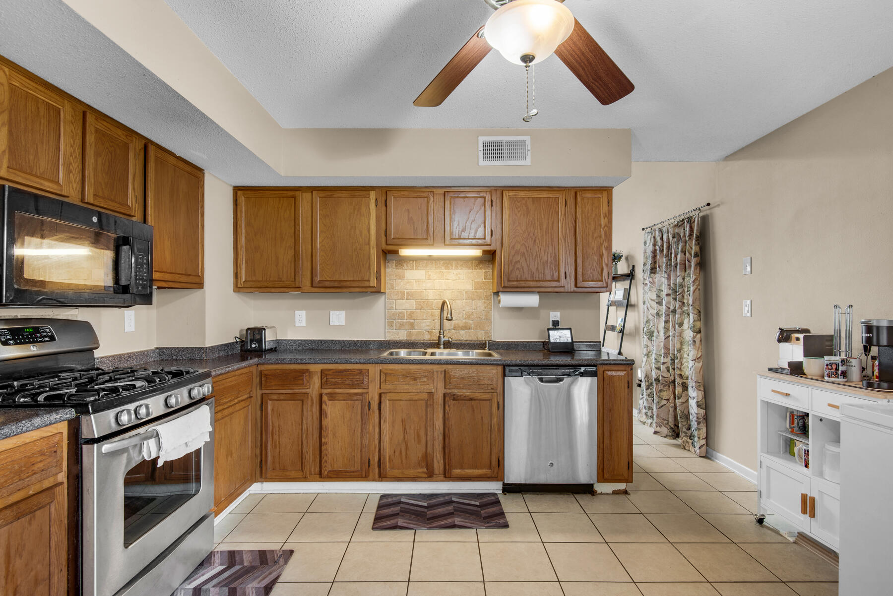 CANTERBURY WOODS - Residential