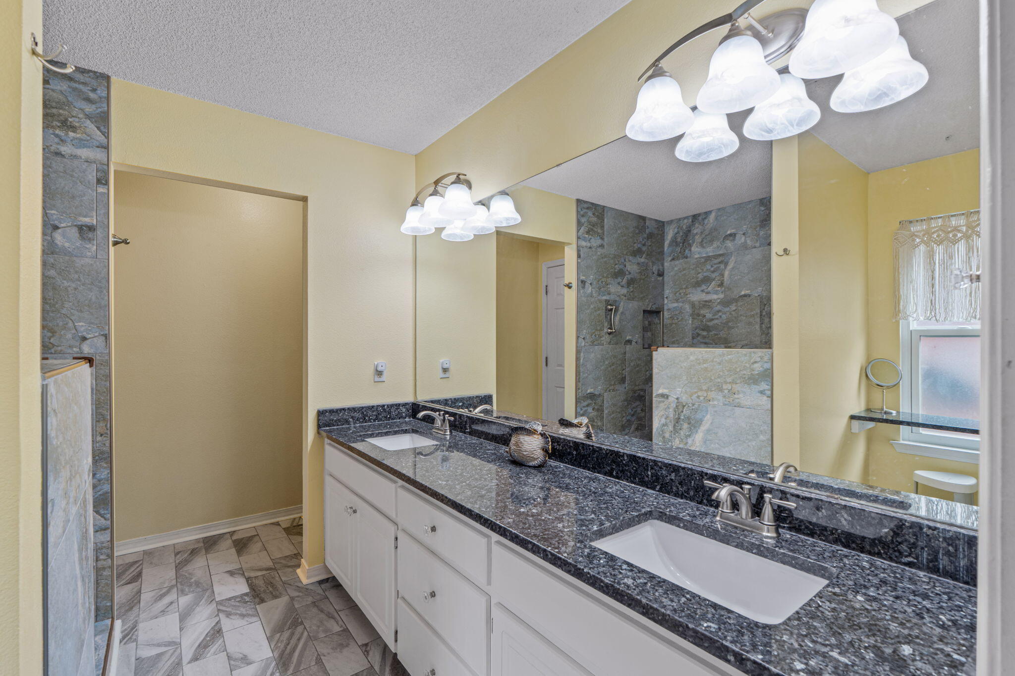 IVALEA GARDENS - Residential