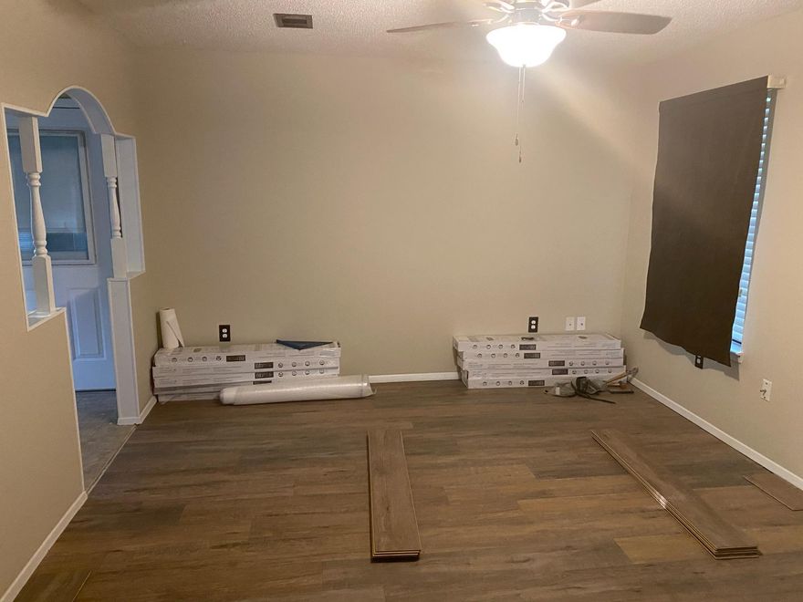 This is a great, newly remodeled, starter home or great home for a young couple. This 2/1 is located in Mid-Crestview for easy access to the south end of town.