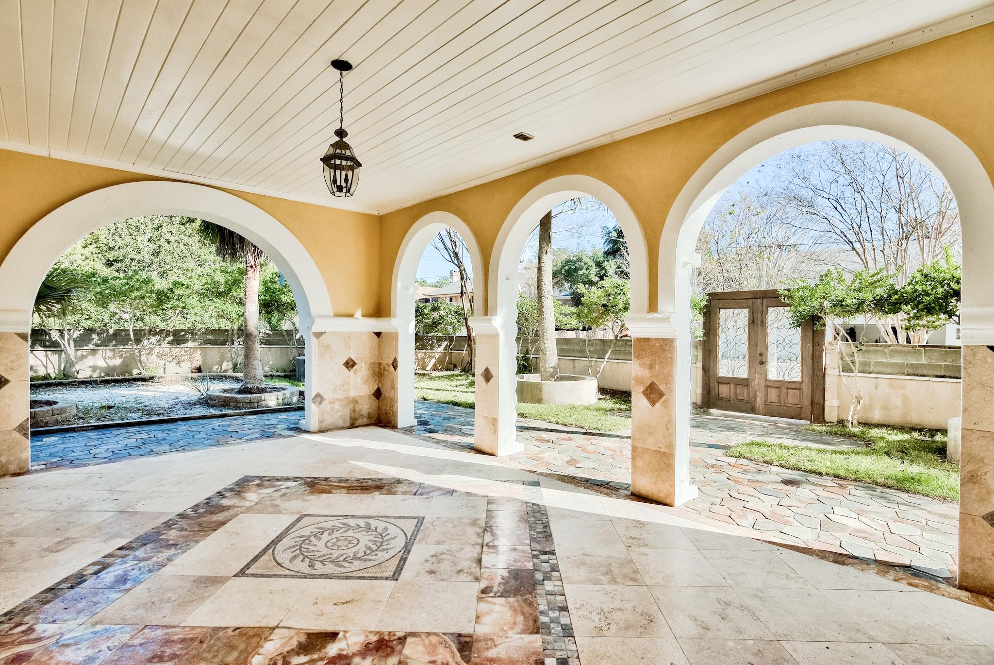 COUNTRY CLUB ESTATES - Residential