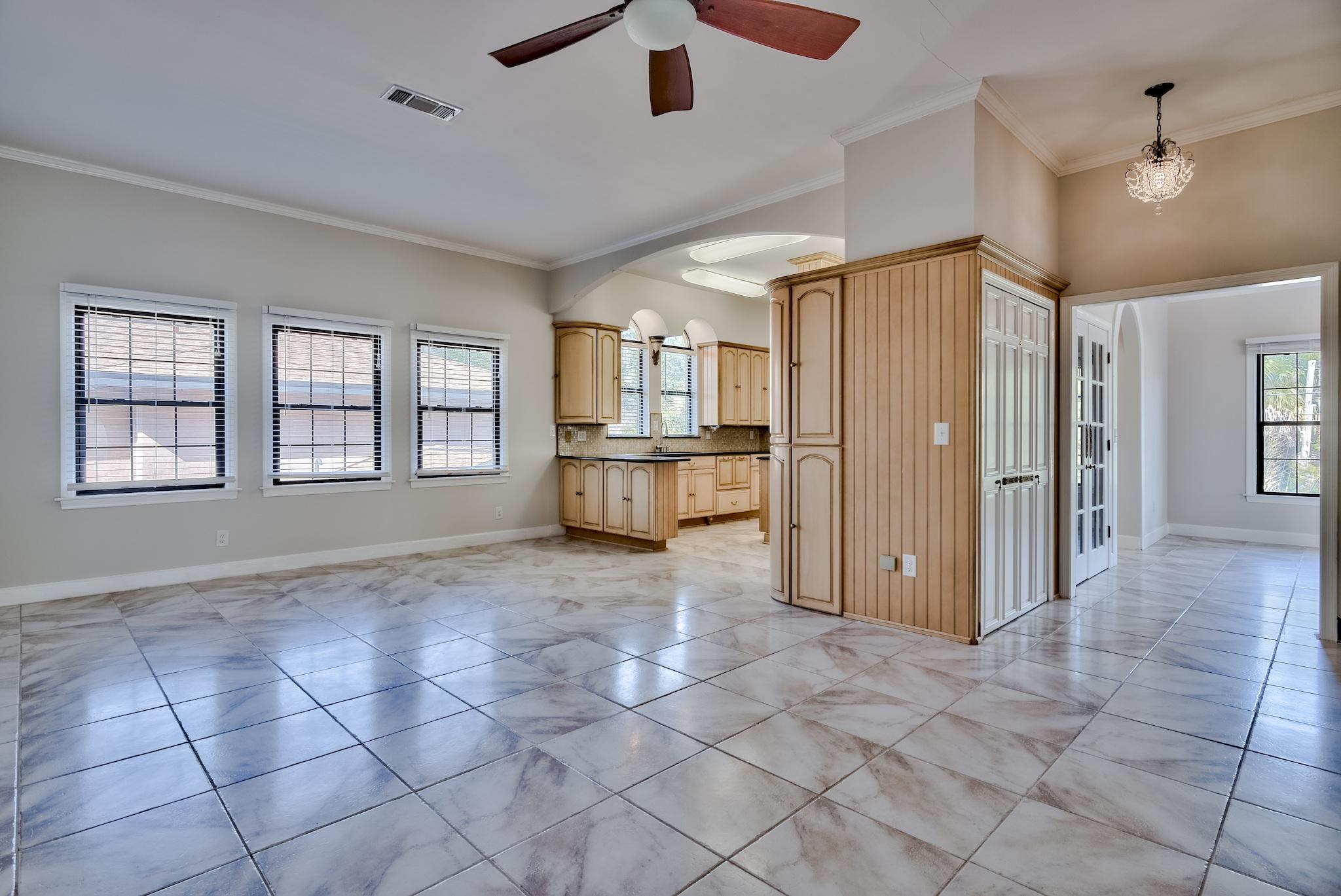 COUNTRY CLUB ESTATES - Residential