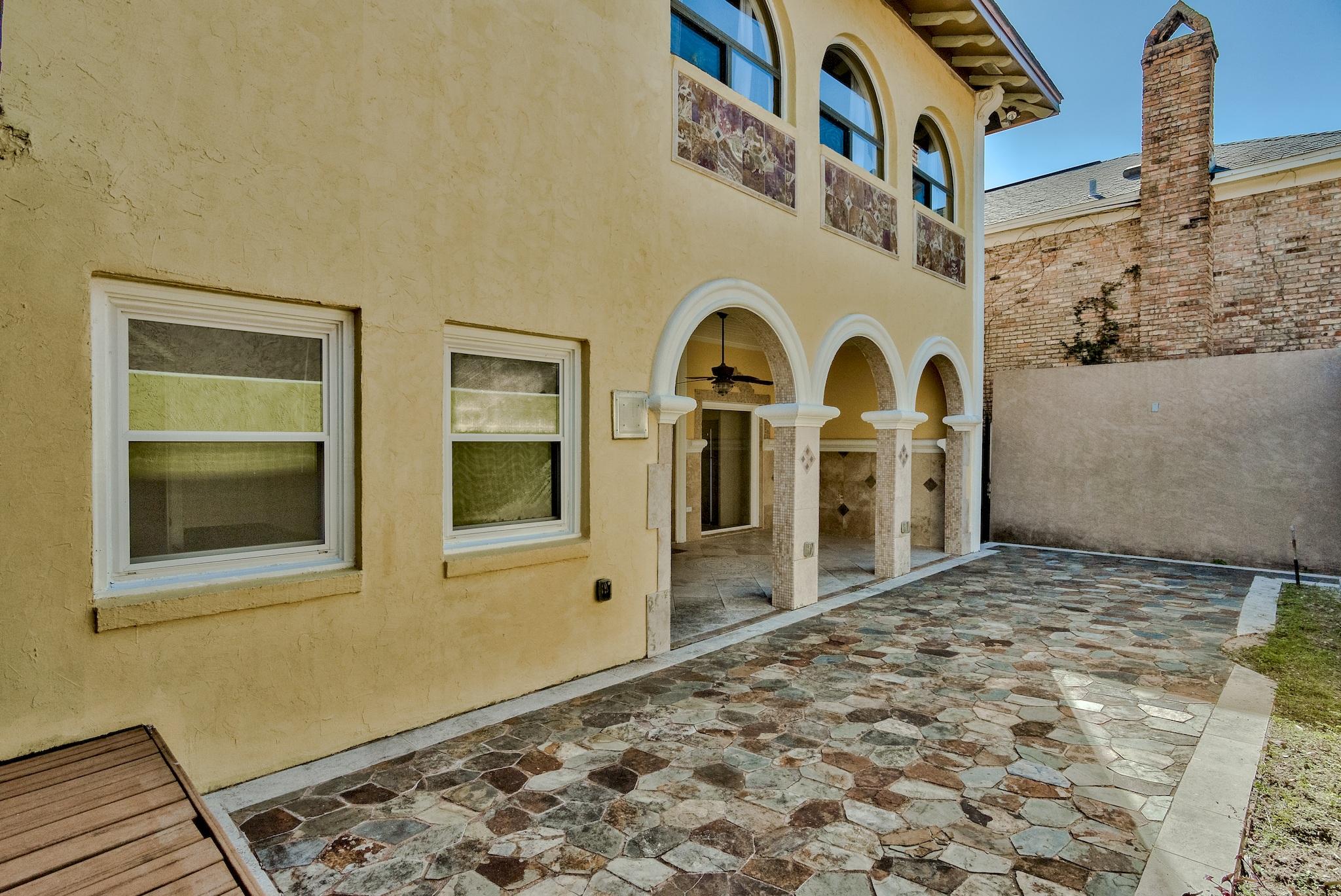 COUNTRY CLUB ESTATES - Residential