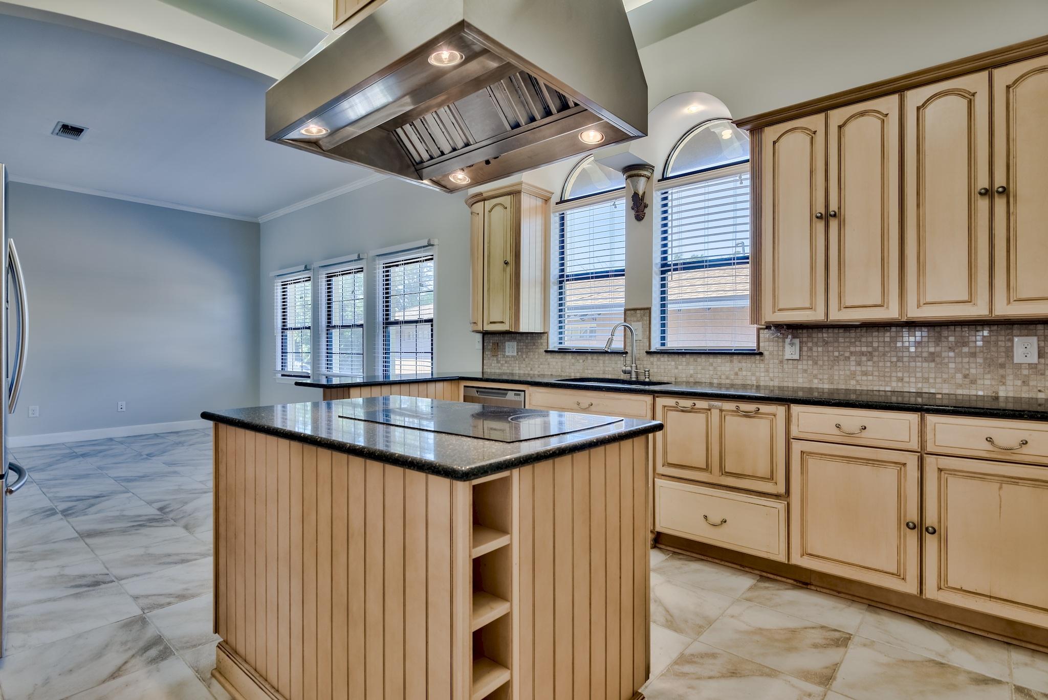 COUNTRY CLUB ESTATES - Residential