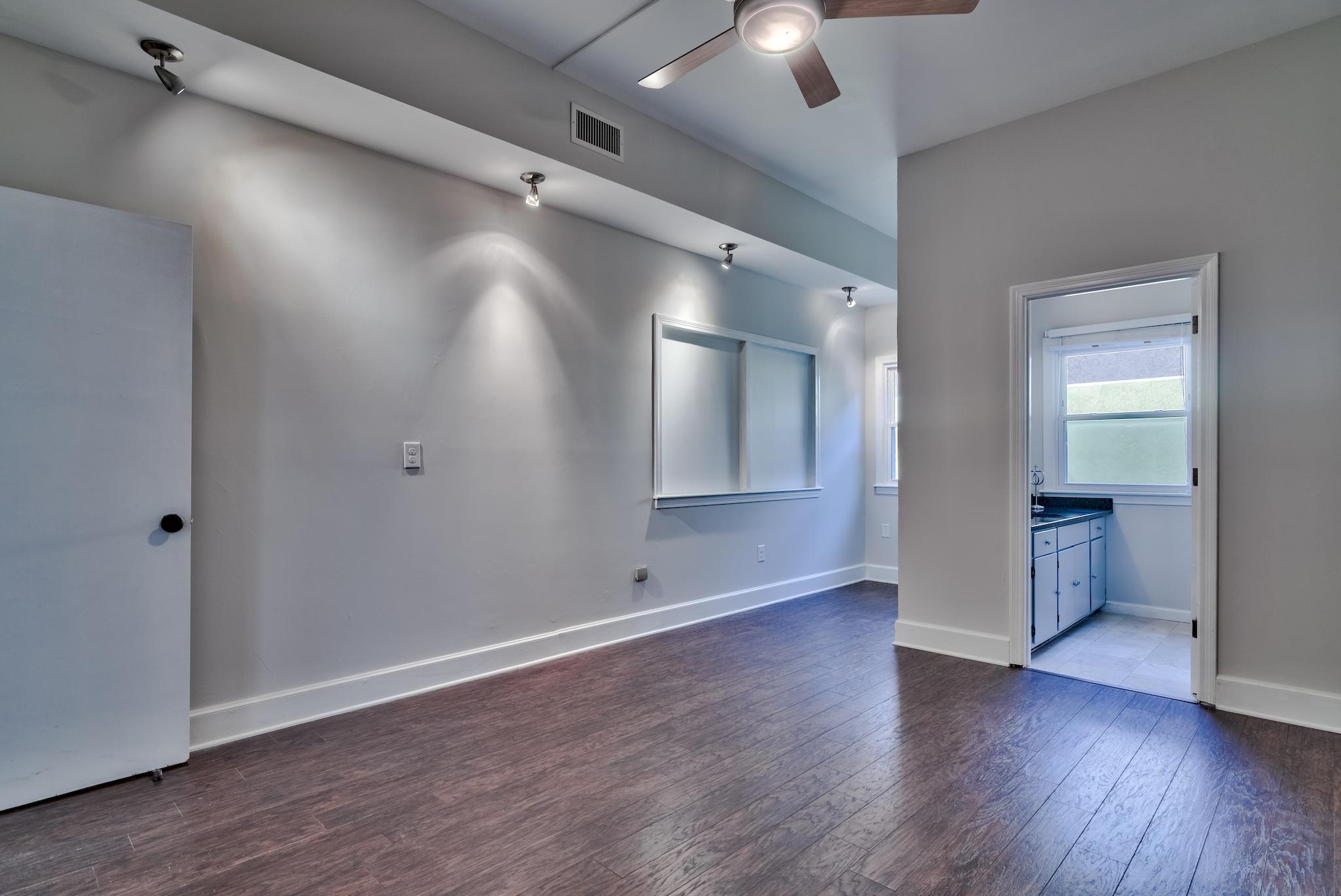 COUNTRY CLUB ESTATES - Residential