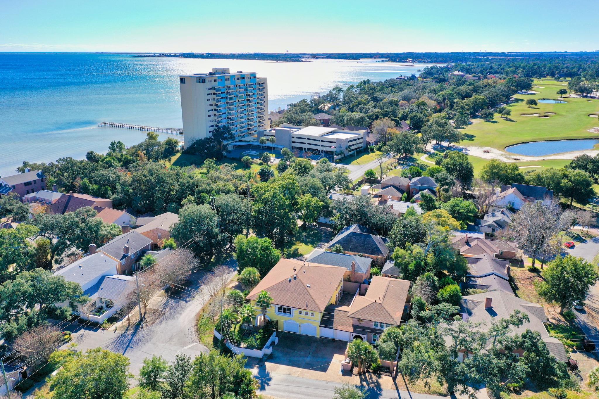 COUNTRY CLUB ESTATES - Residential