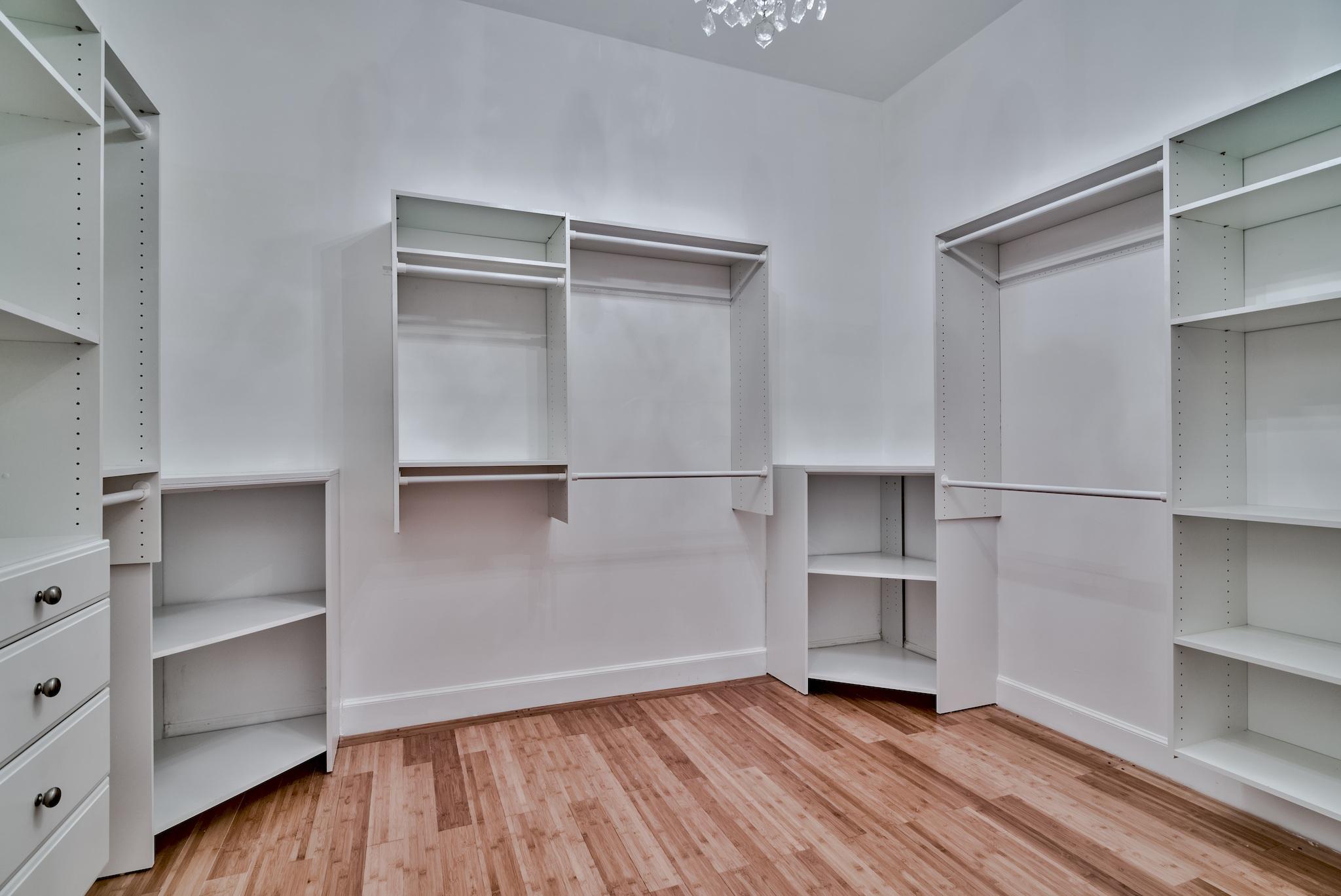 COUNTRY CLUB ESTATES - Residential