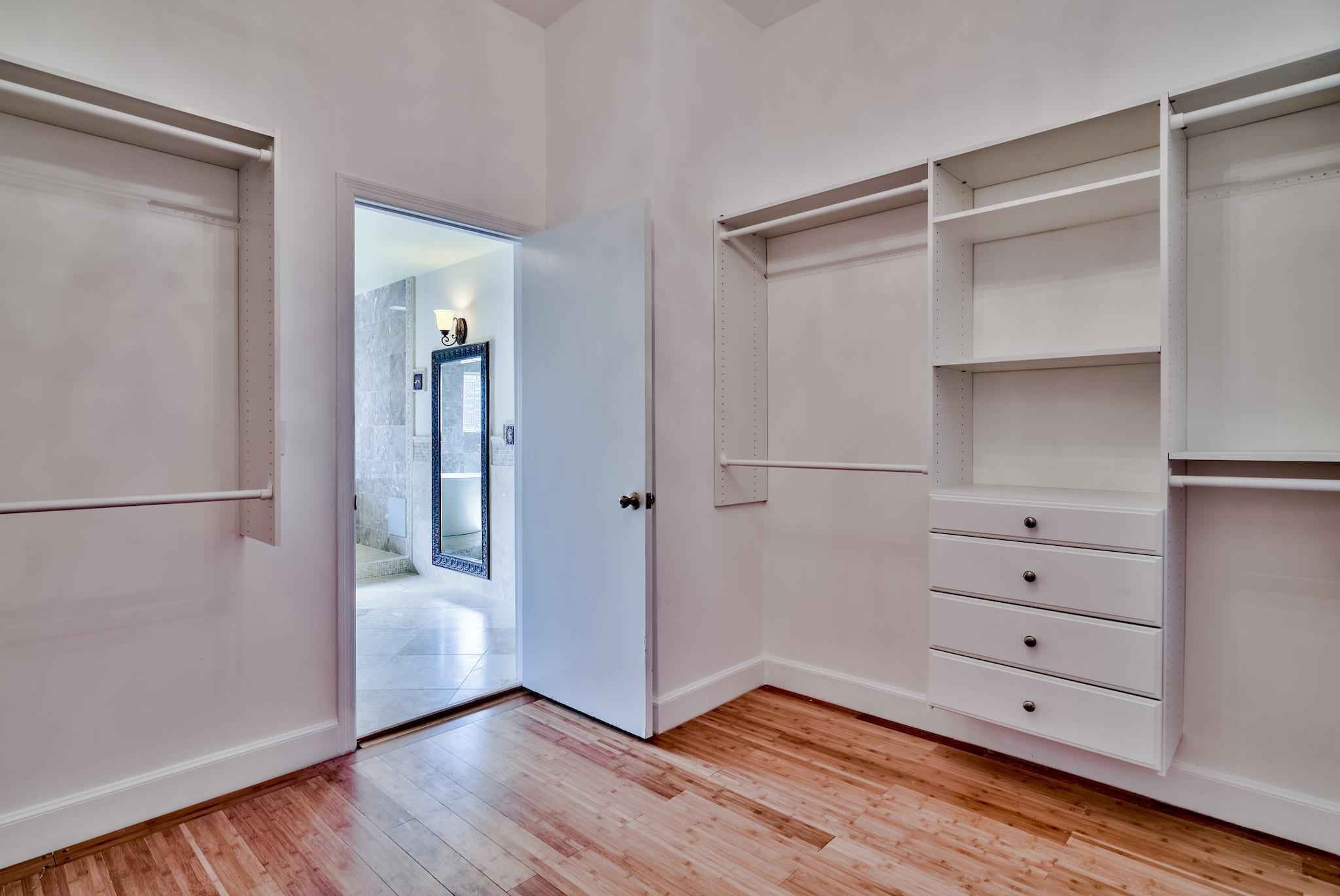 COUNTRY CLUB ESTATES - Residential