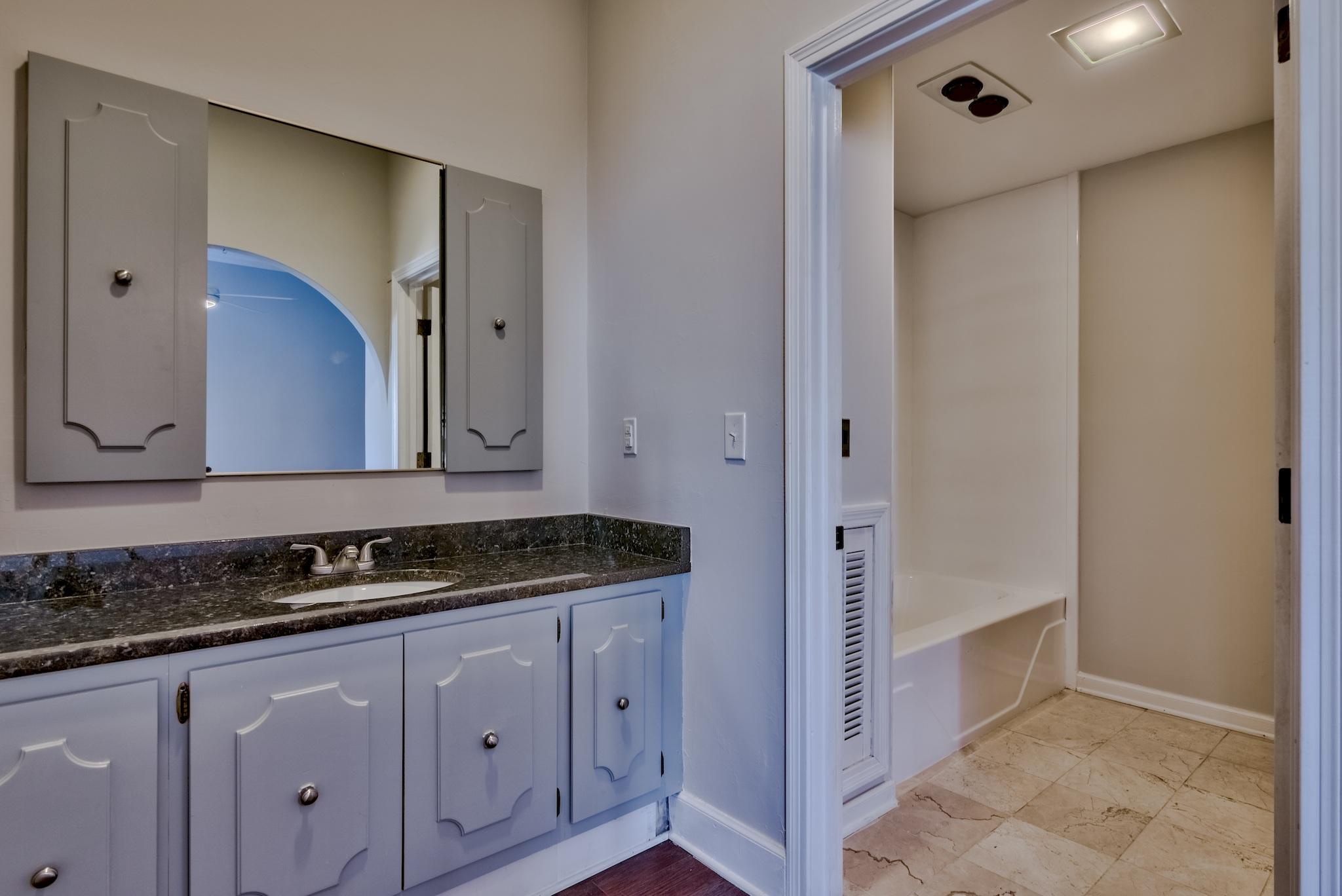 COUNTRY CLUB ESTATES - Residential