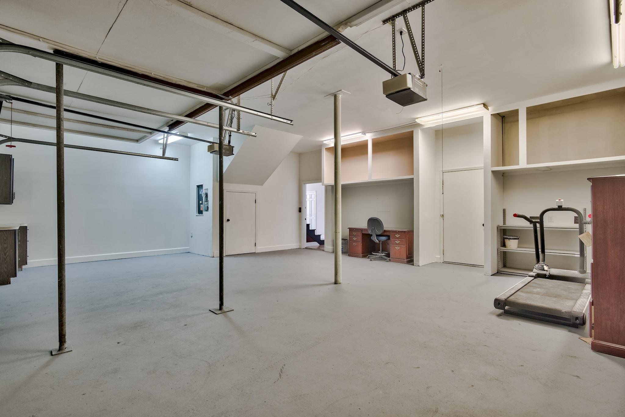 COUNTRY CLUB ESTATES - Residential