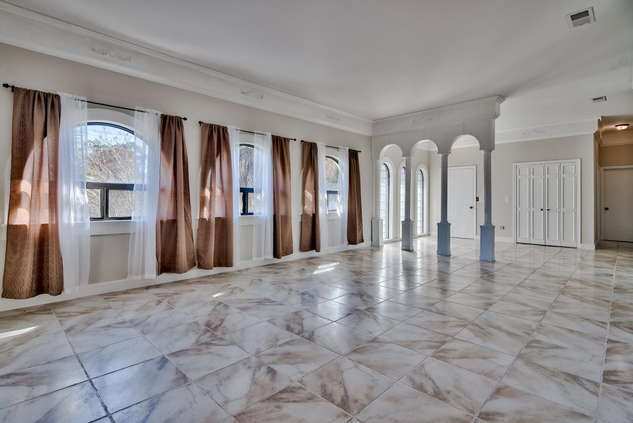 COUNTRY CLUB ESTATES - Residential