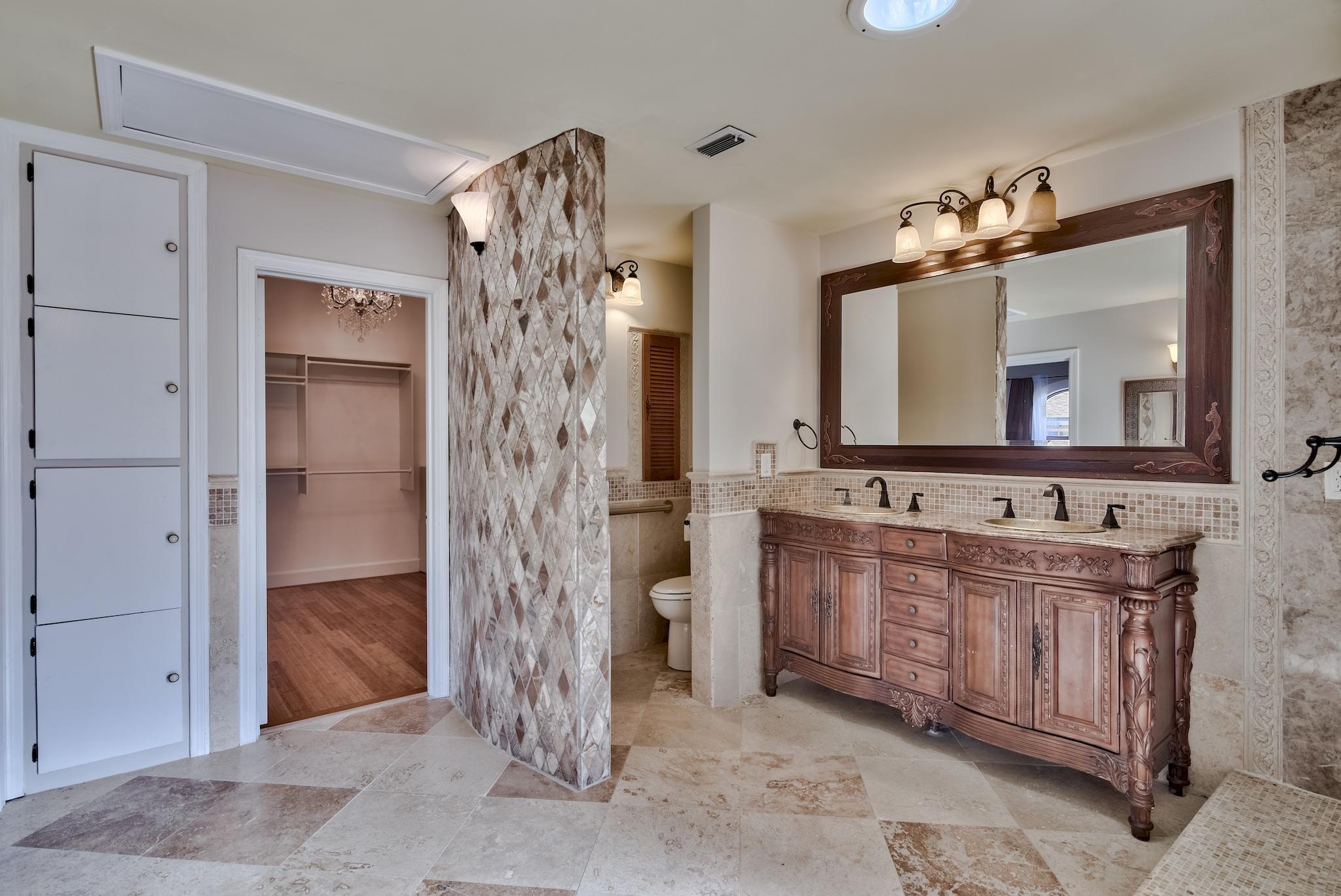 COUNTRY CLUB ESTATES - Residential