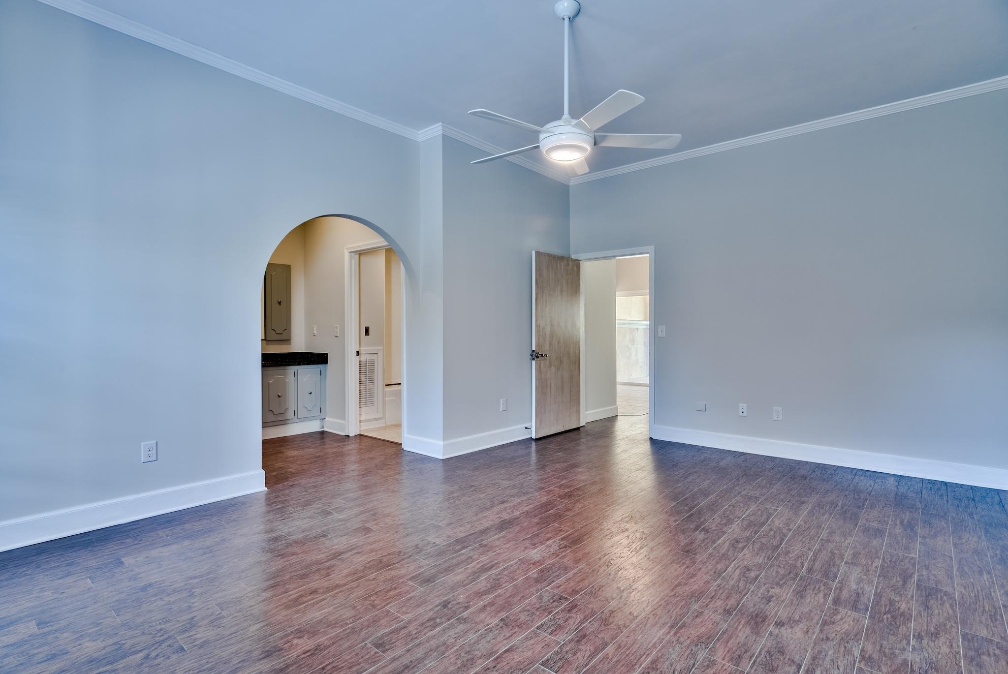 COUNTRY CLUB ESTATES - Residential