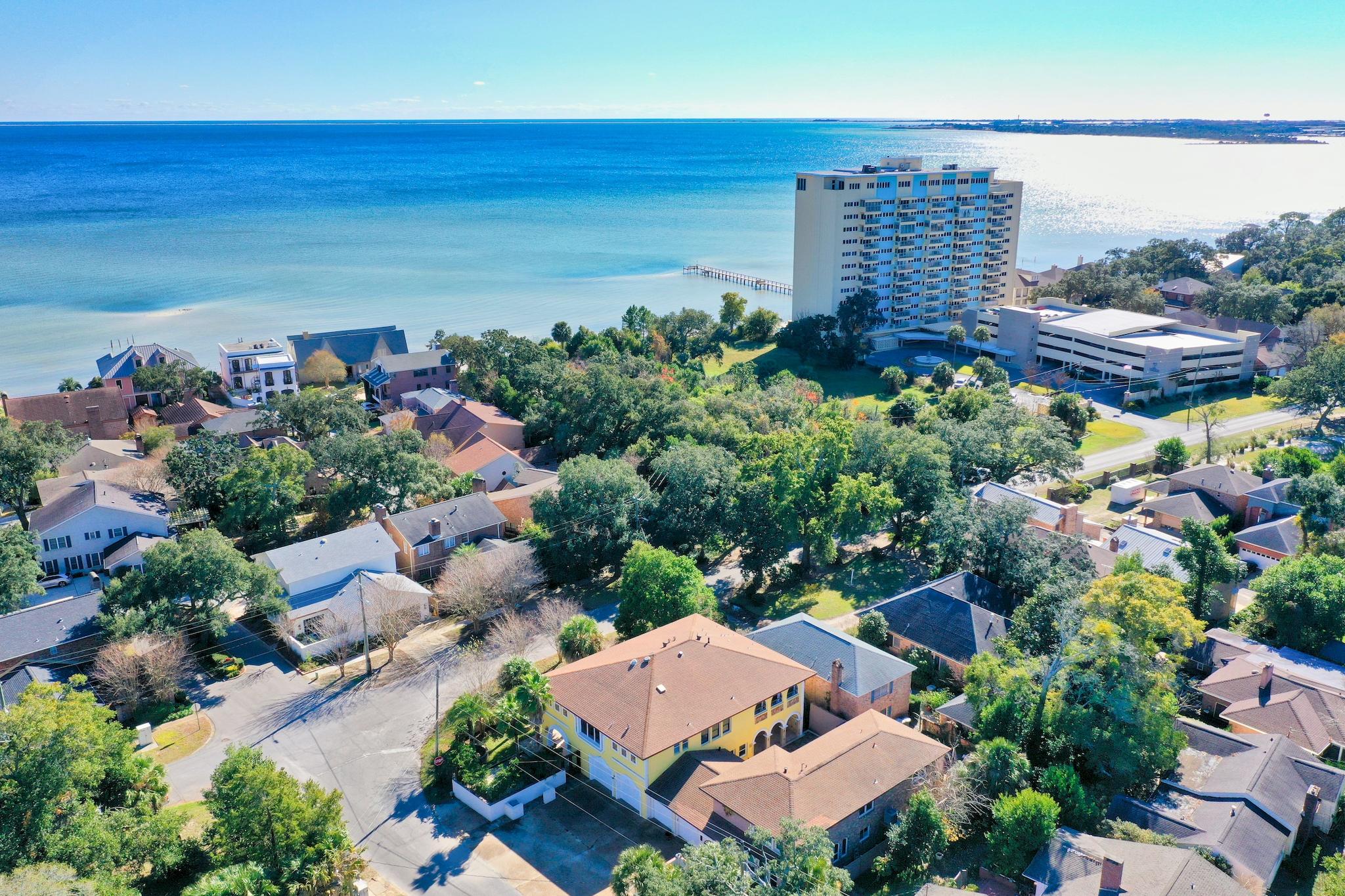 COUNTRY CLUB ESTATES - Residential