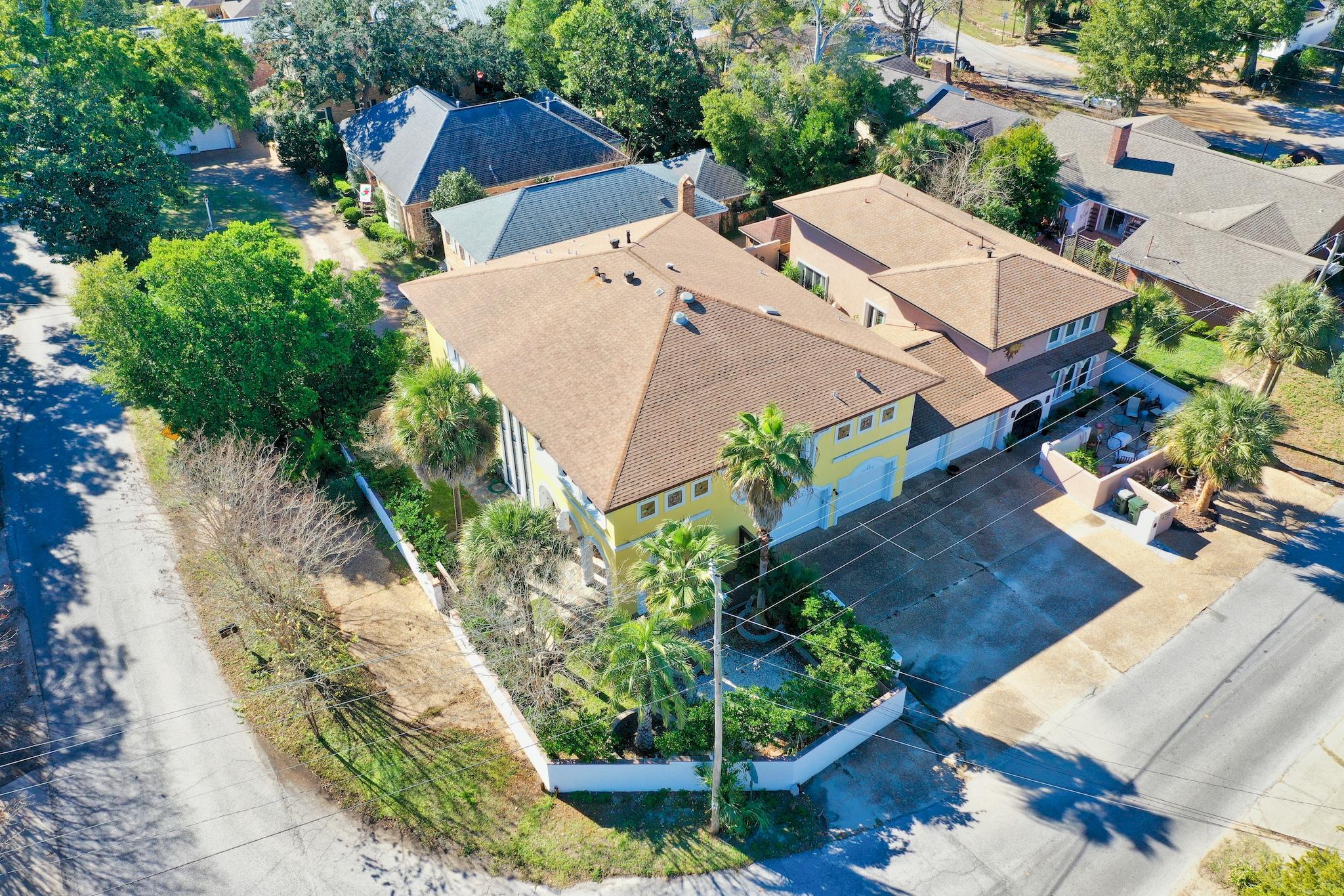 COUNTRY CLUB ESTATES - Residential