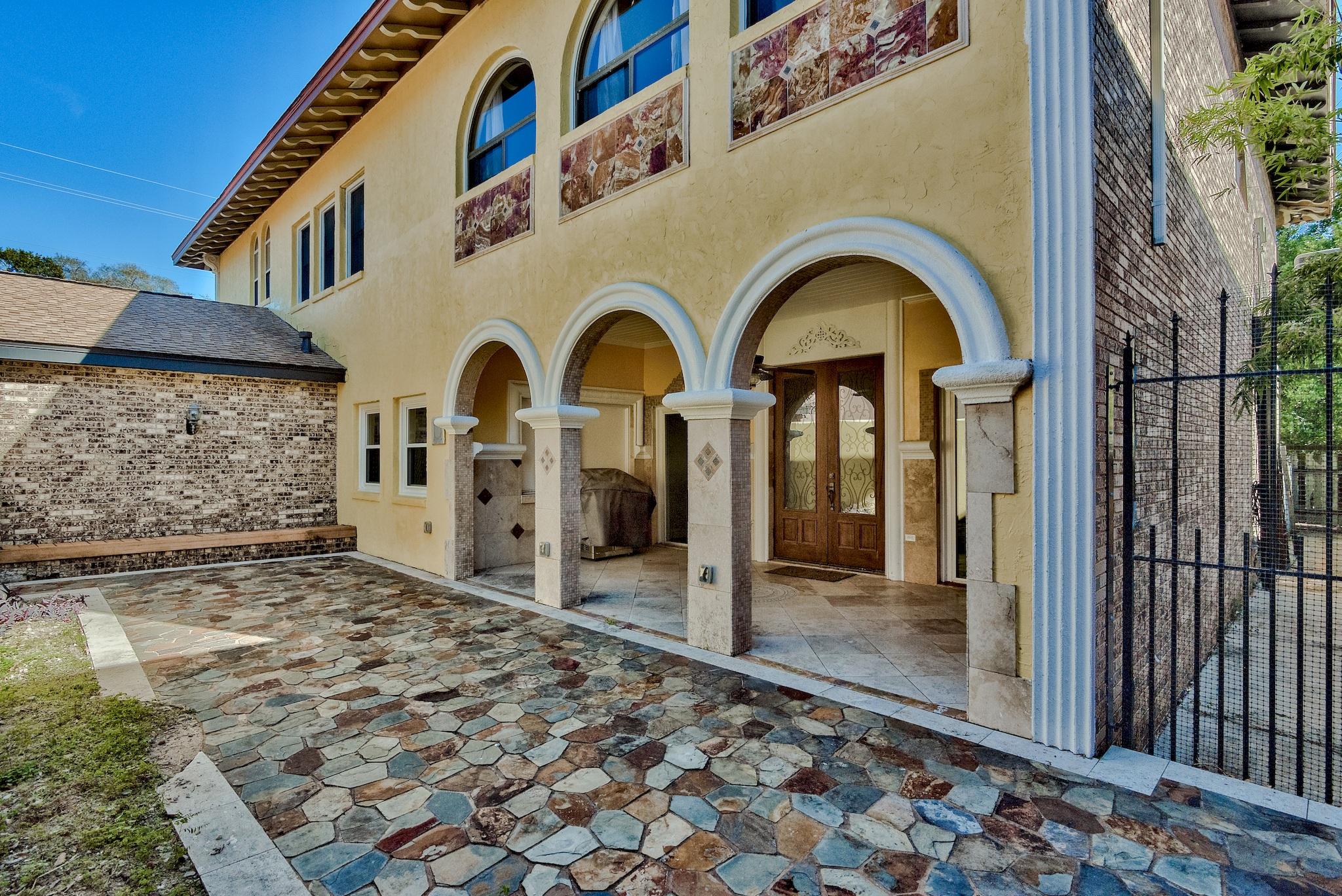 COUNTRY CLUB ESTATES - Residential