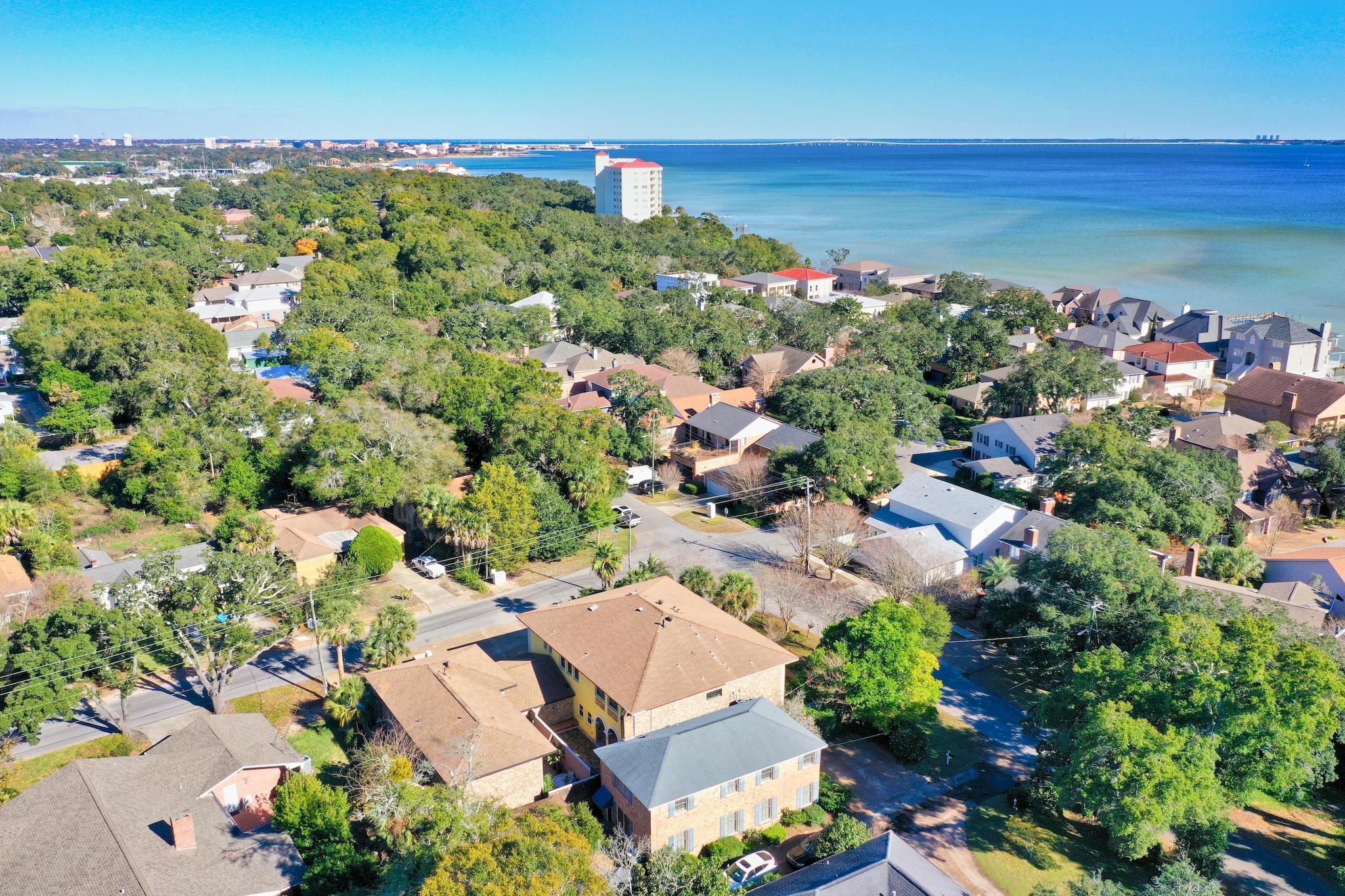 COUNTRY CLUB ESTATES - Residential