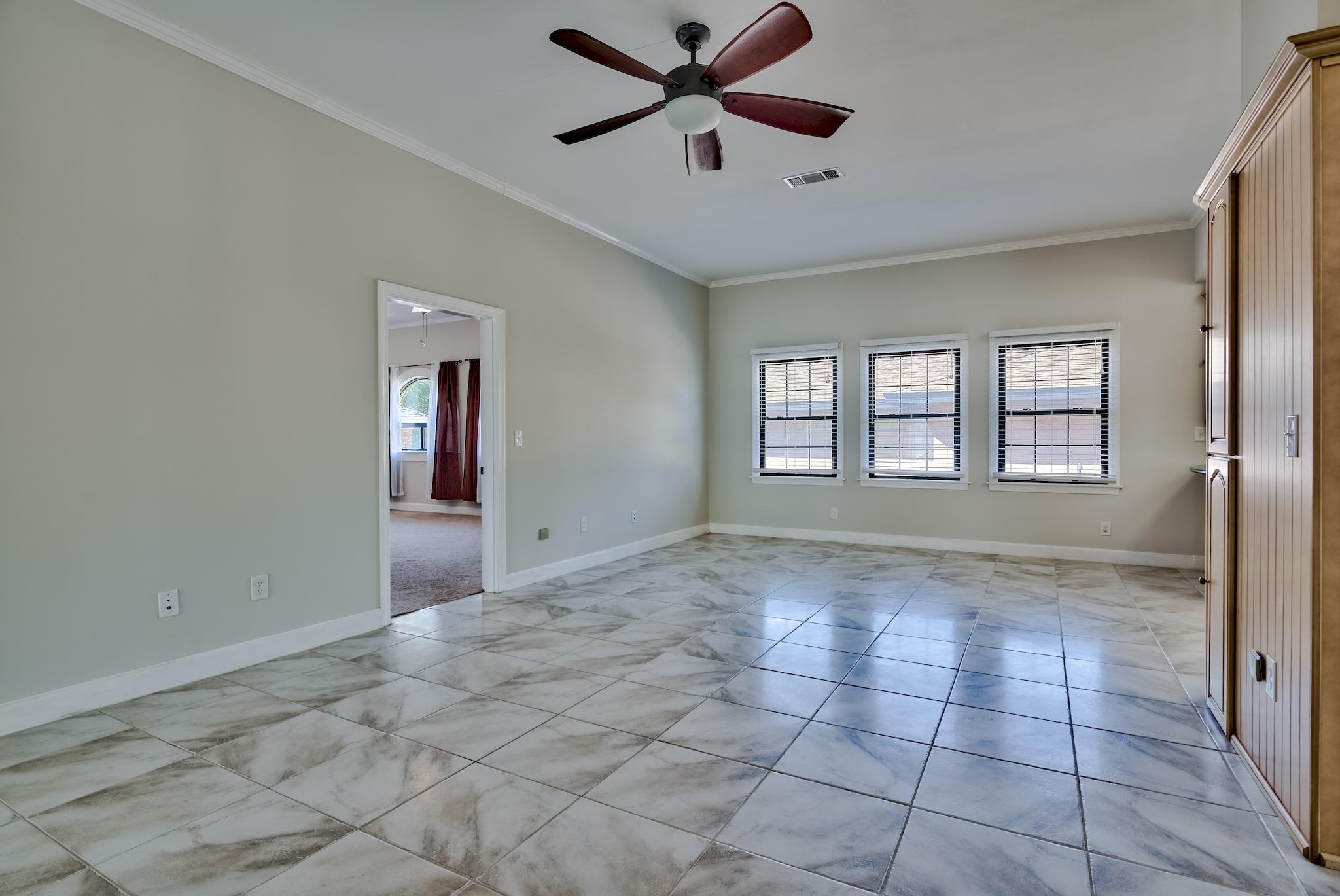 COUNTRY CLUB ESTATES - Residential