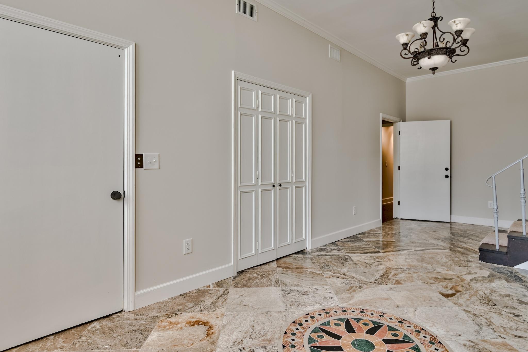 COUNTRY CLUB ESTATES - Residential