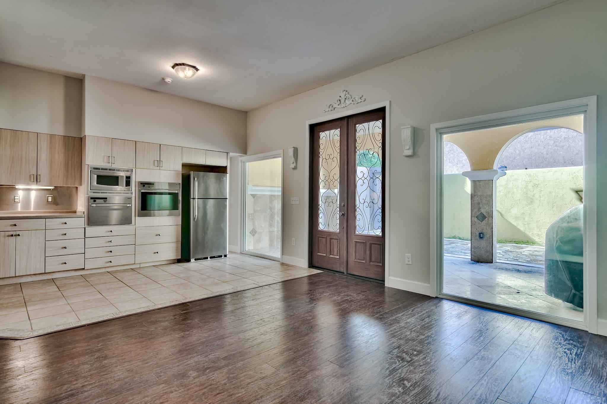 COUNTRY CLUB ESTATES - Residential