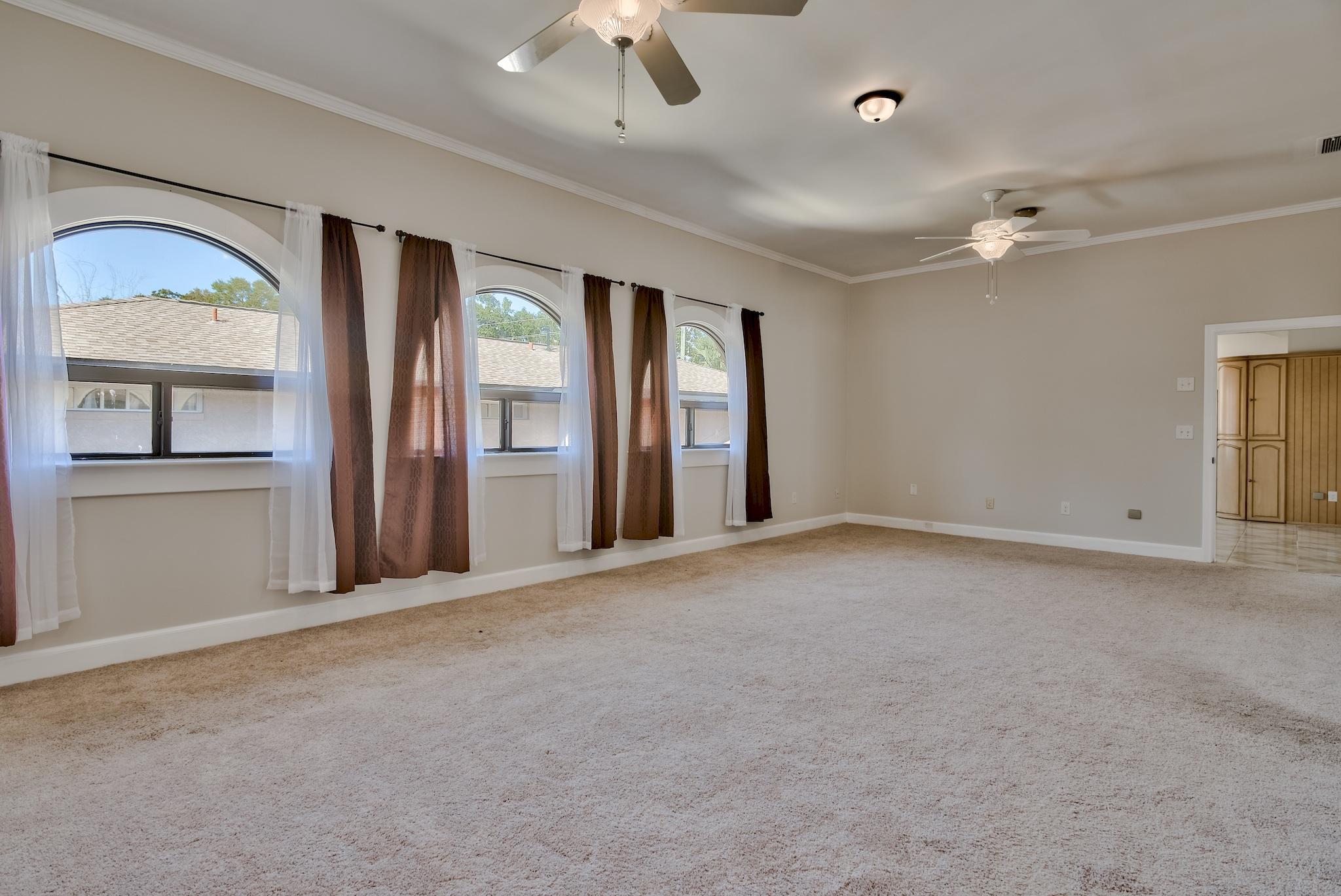 COUNTRY CLUB ESTATES - Residential