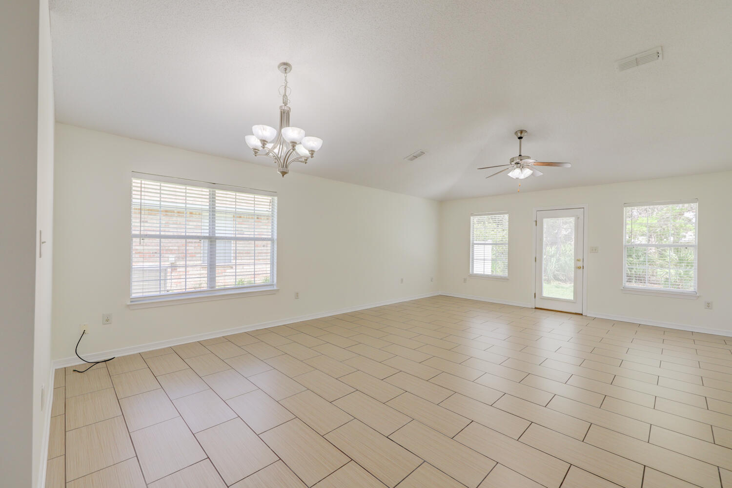 PARADISE RETREAT - Residential