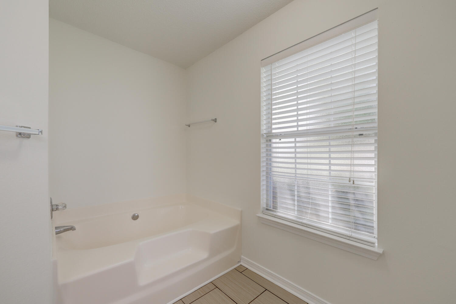 PARADISE RETREAT - Residential