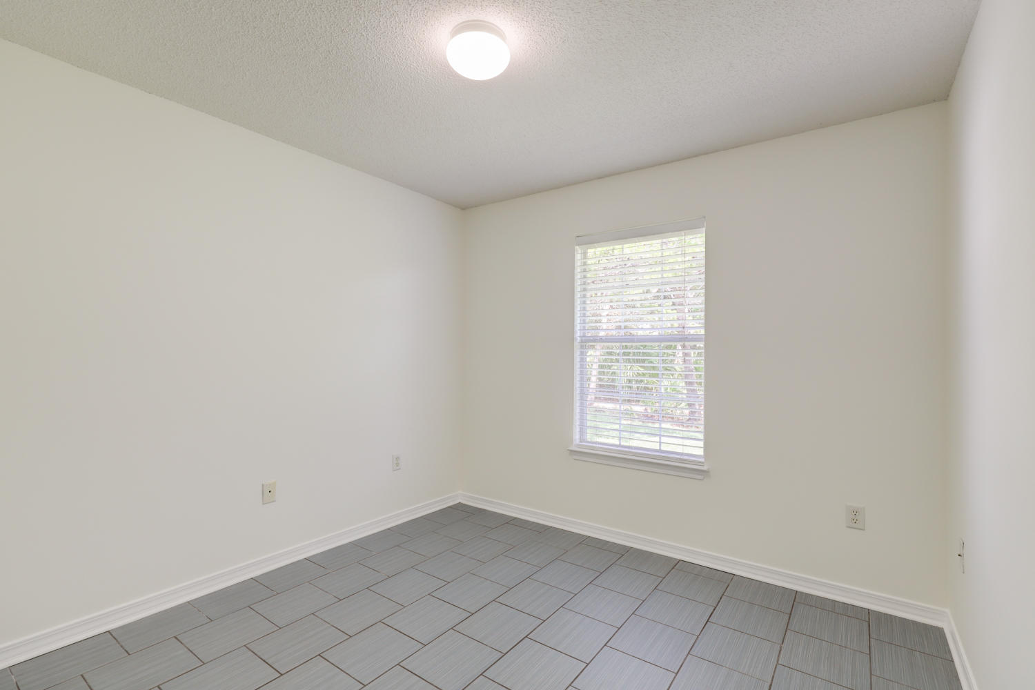 PARADISE RETREAT - Residential