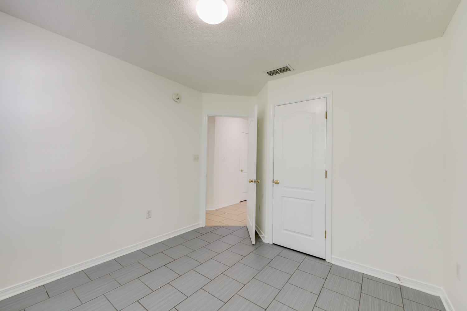 PARADISE RETREAT - Residential