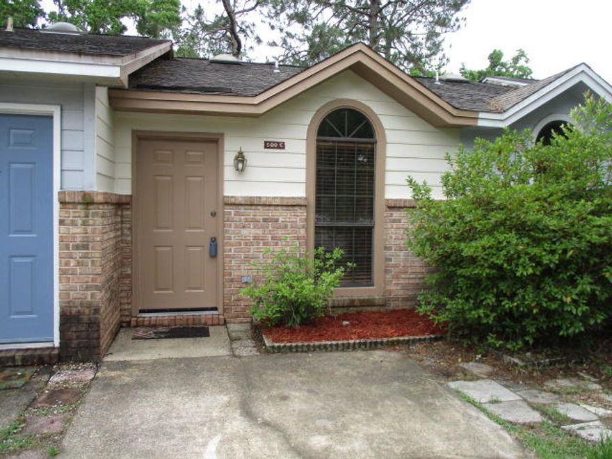 Cute 1 Bedroom home in a great location. Easy access to both Hurlburt AFB and Eglin, Local college and Area shopping. No need to drive on Hwy 98 and fight the traffic. Livng room and bath have tile flooring . Laundry room with wahser and dryer hookup is located just outside the master bedroom in the storage room outside. The deck in the back has new decking and is just right for your entertaining needs. Sit out on your deck and enjoy your morning coffee or late night relaxation. This unit is a comfortable place to call home or will make a great rental property.Buyer to verify all dimensions and information deemed important.