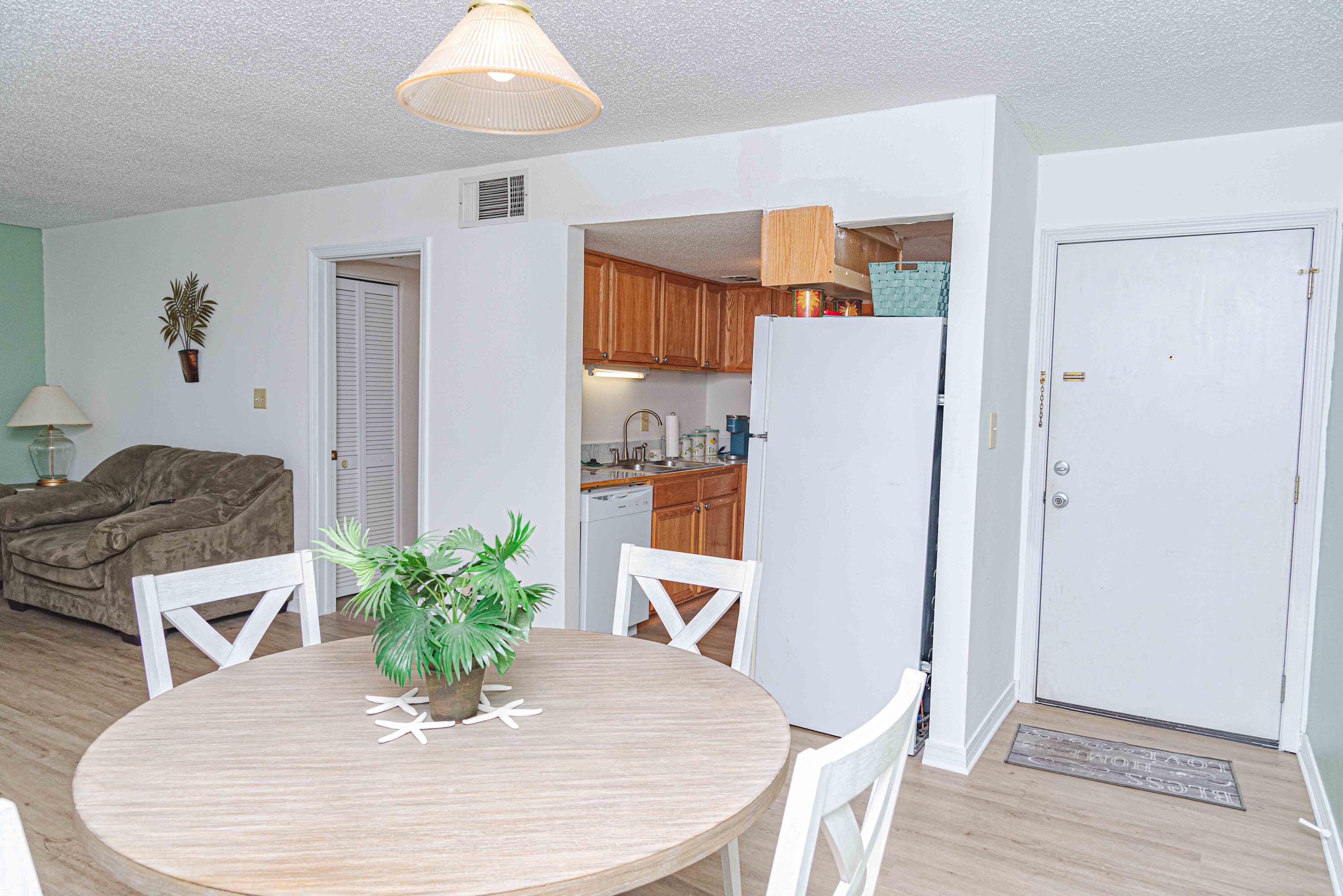 FINISTERRA CONDO - Residential